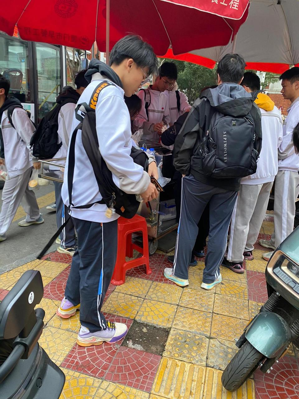 泉州实验中学校服图片