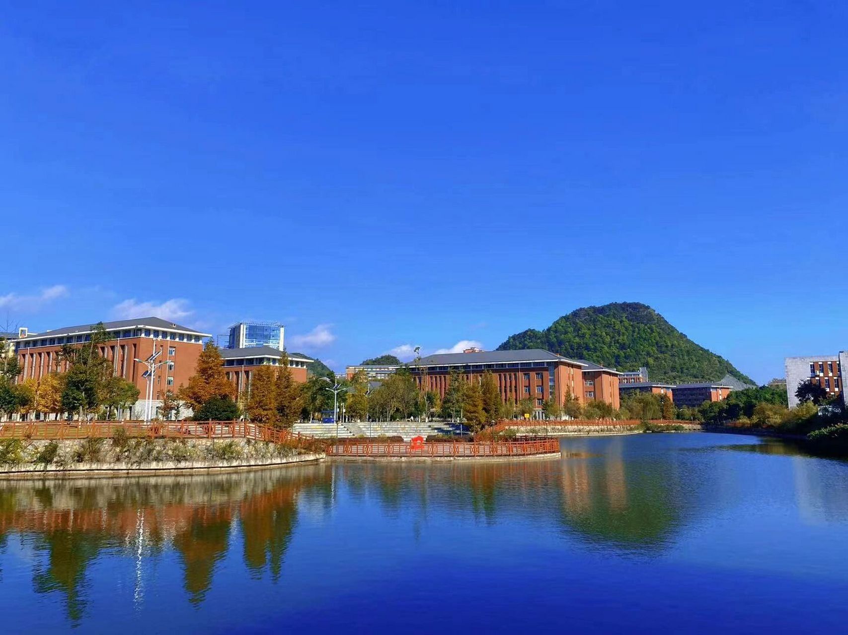 【校园】贵州财经大学图书馆         	 贵州财经大学图书馆 	 贵州最