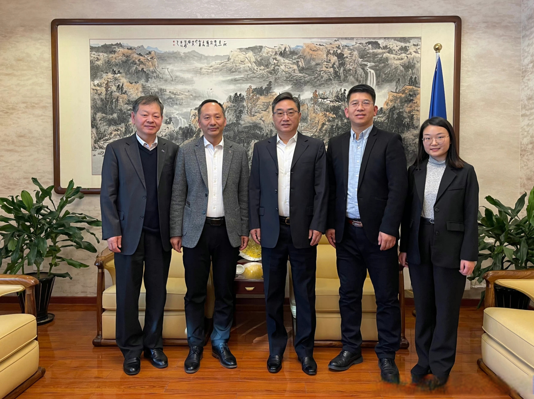 2022年10月18日,中国服务贸易协会秘书处国际部曹晔军,刘博涵陪同副