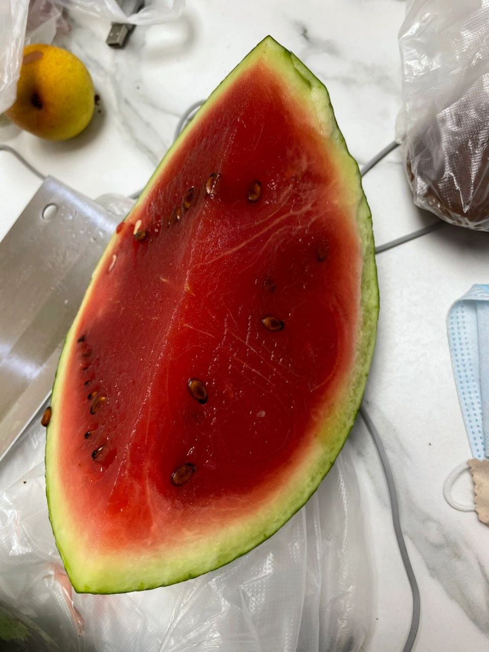 第一次买到了烂西瓜 第一次自己买一整个的西瓜,(以往买都是当场切好