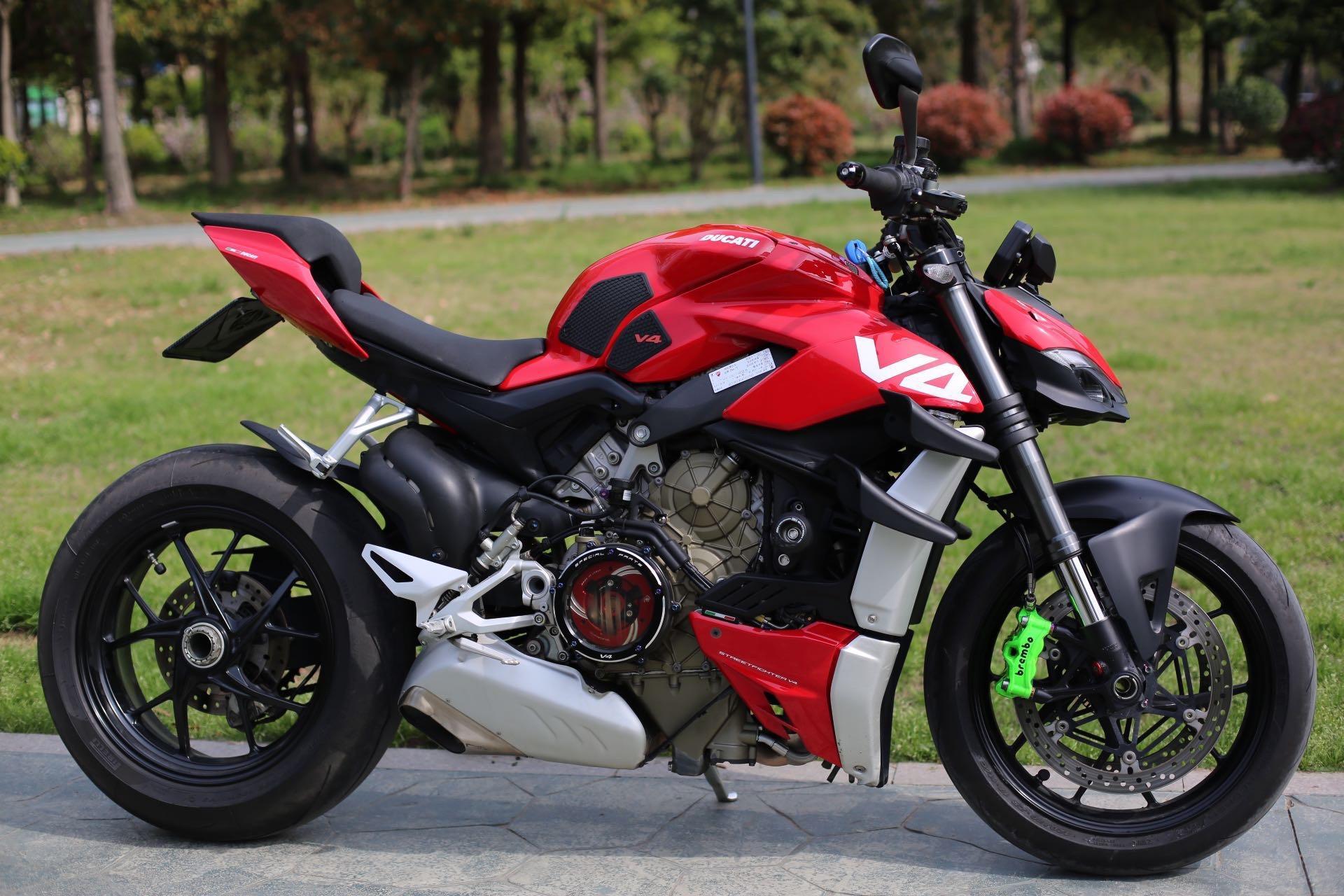 21年杜卡迪街霸v4 不到10万带走.