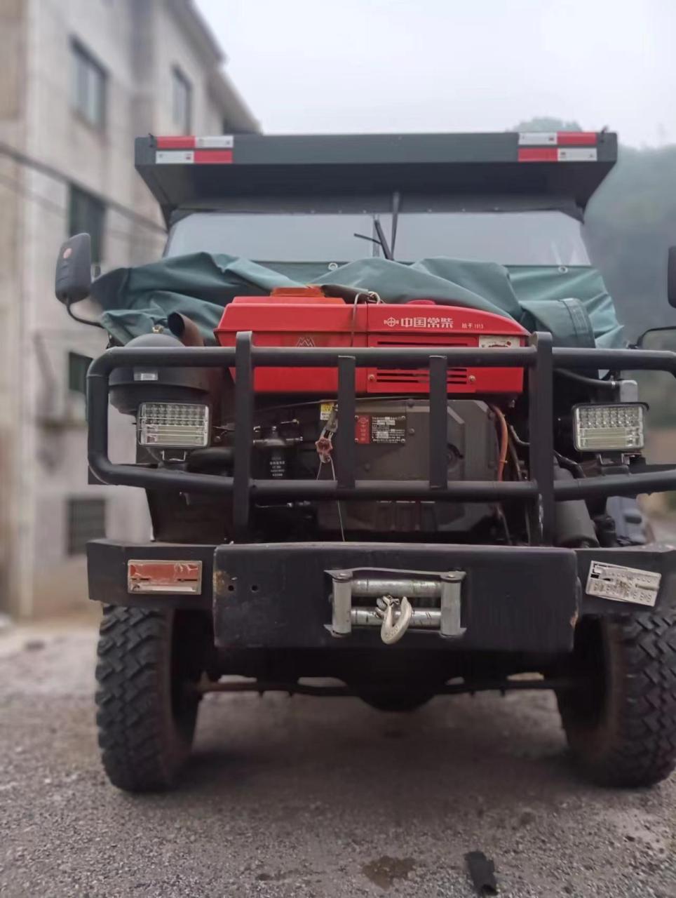 爬山虎,单缸常柴40马力柴油机,车总长4米8左右,分时四驱,带高低速