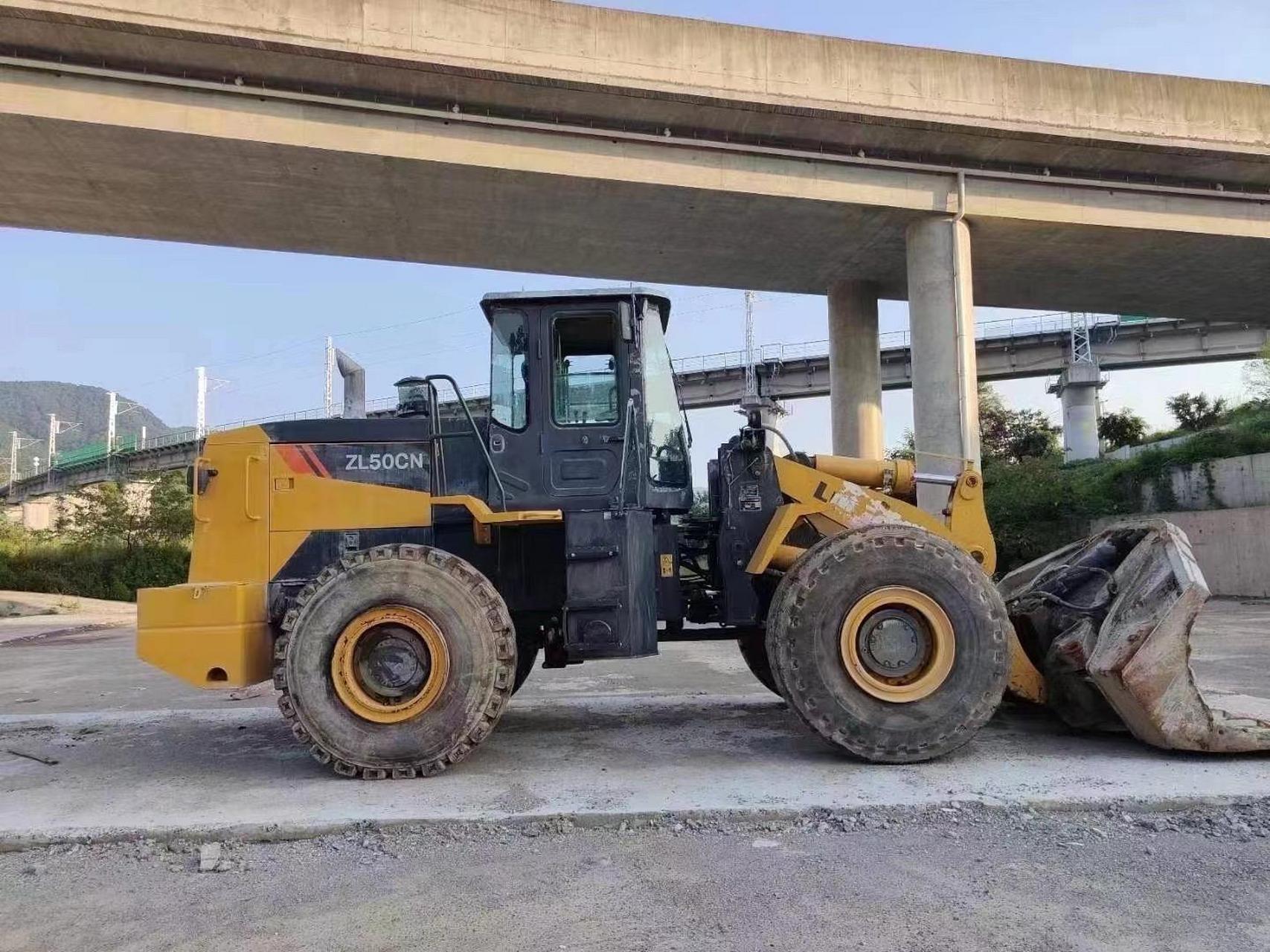 20年柳工50cn侧翻装载机出售,车况免检,工作1300小时,手续齐全,价格不