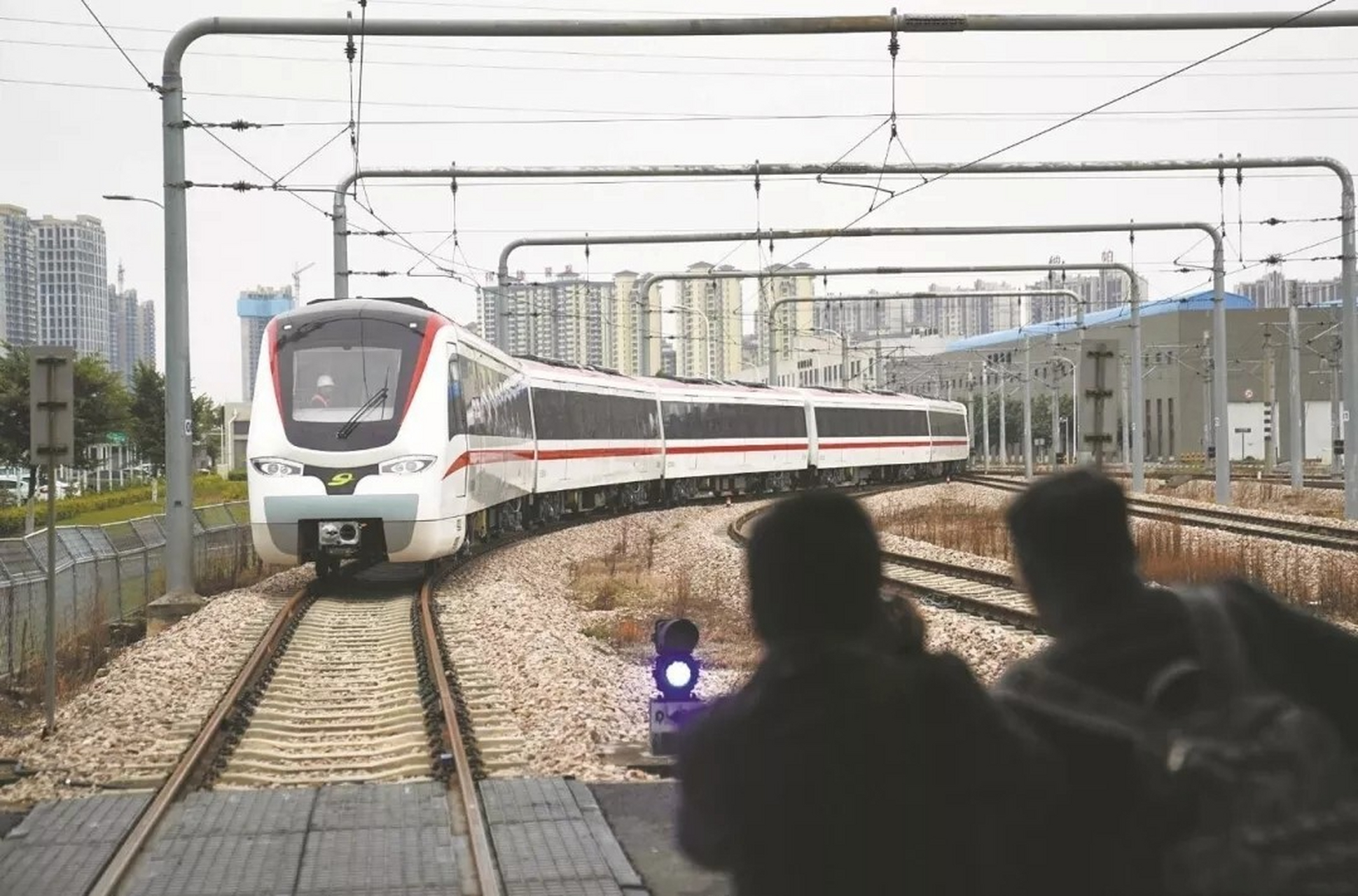 晋升新一线城市的东莞,在2016年迎来了东莞第一条地铁——地铁2号线