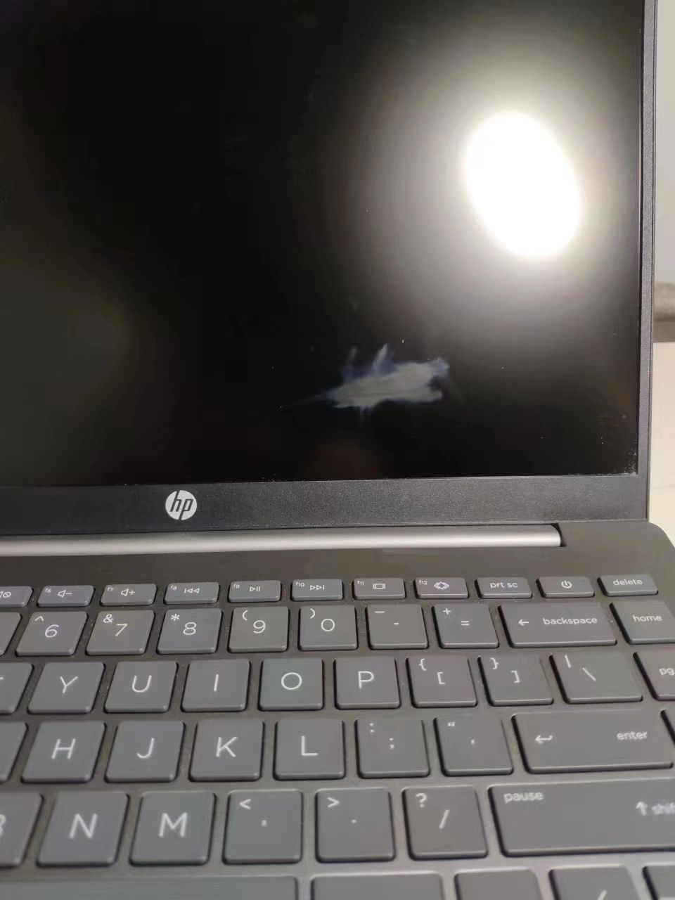 屏幕里出现一块白印是什么原因?