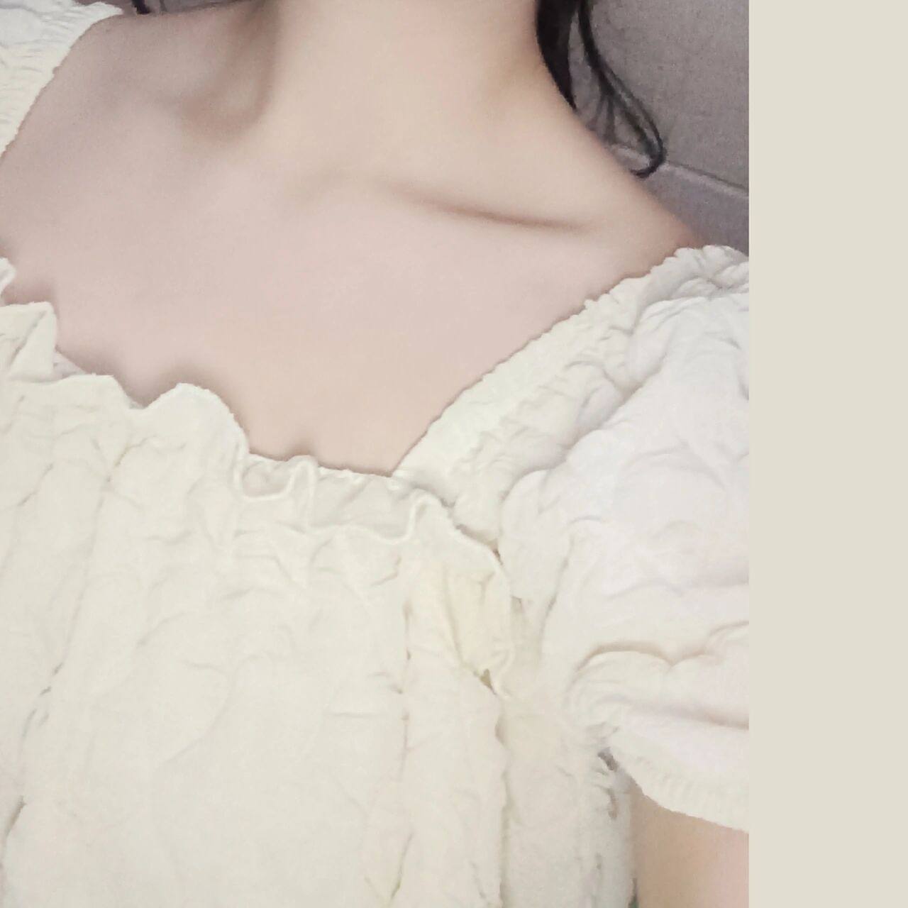 女生锁骨照 壁纸/头像