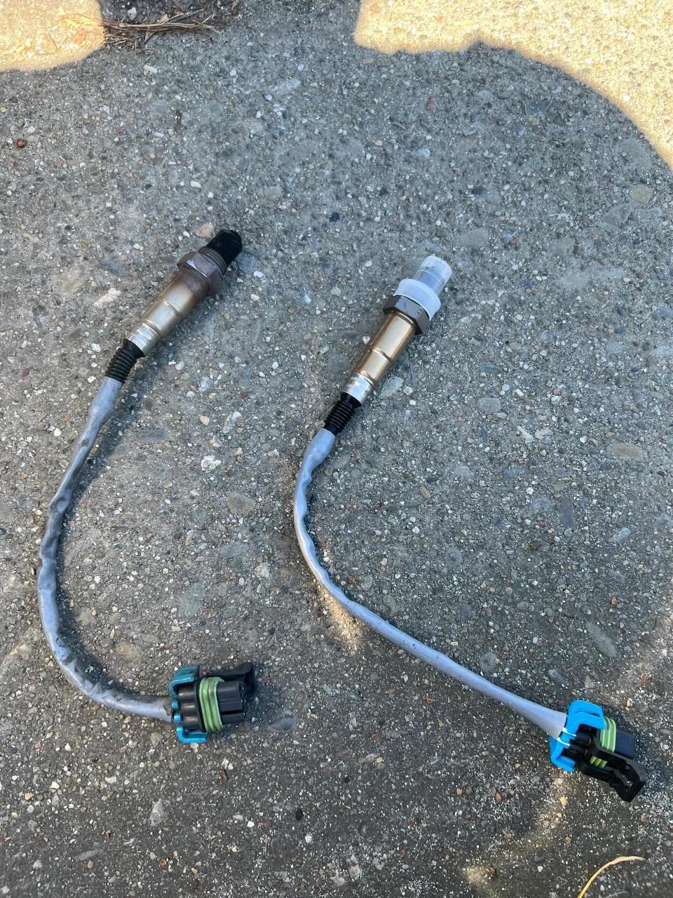 这换下来的传感器的头都完全给黑炭包裹了,看来油气的比例太高了.