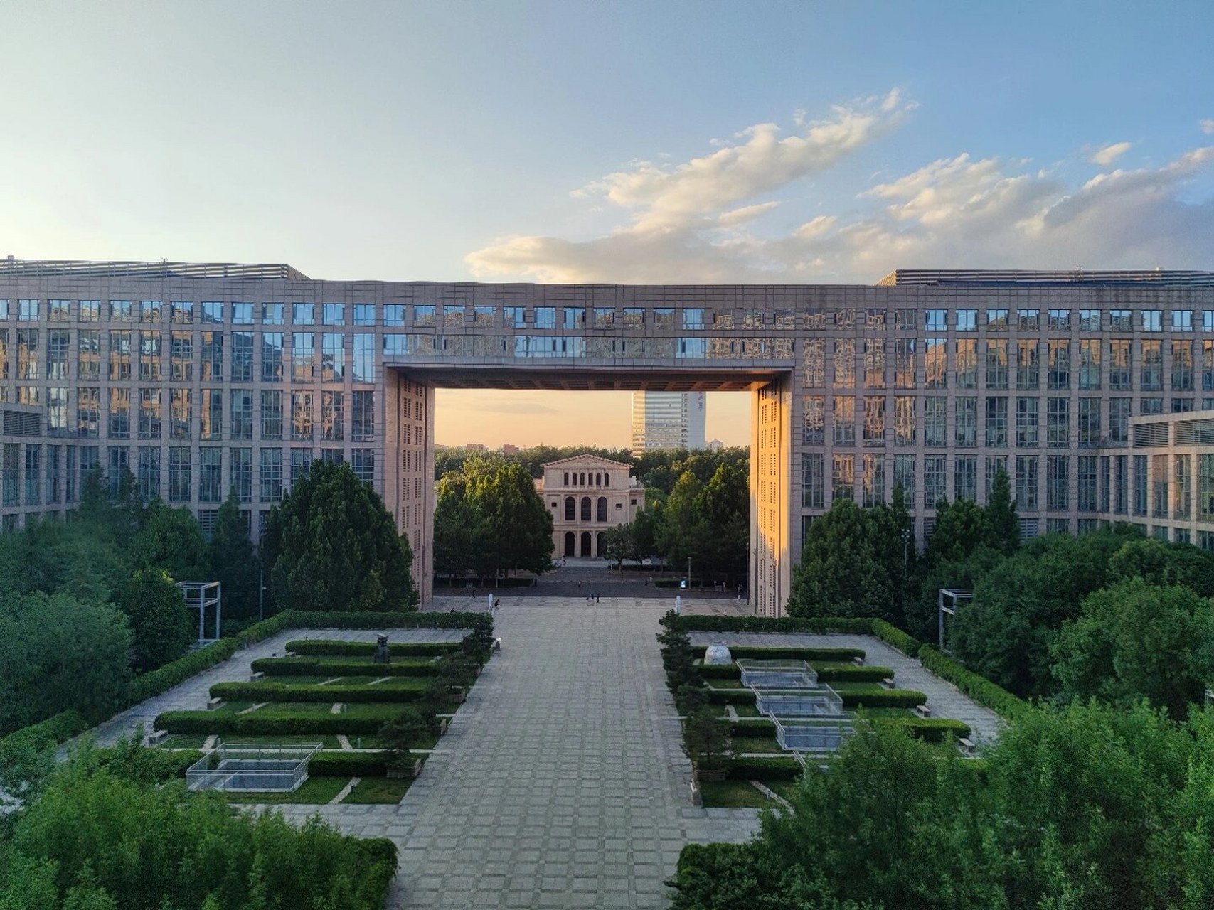 这期是北航学院路的部分特色建筑(一部分),想看更多学航和沙航校园