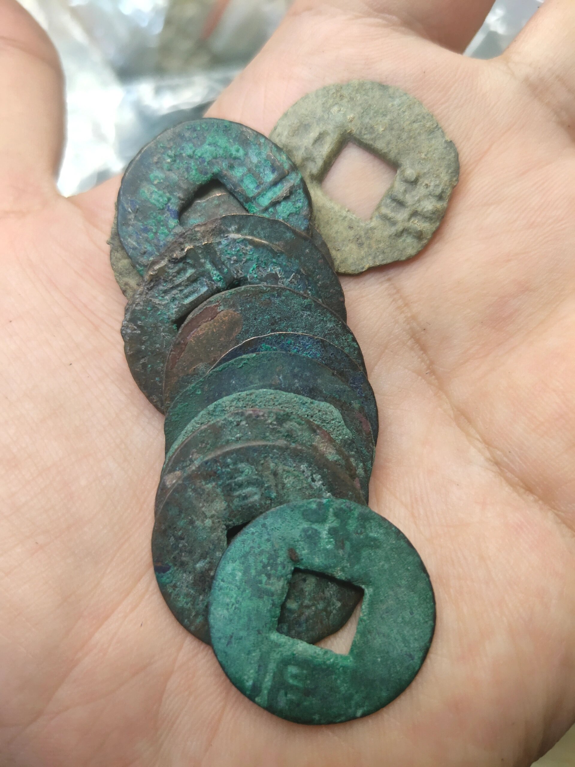 14枚汉半两打包85包邮 汉半两钱 西汉初年所铸的钱,虽陆续减轻重量,仍