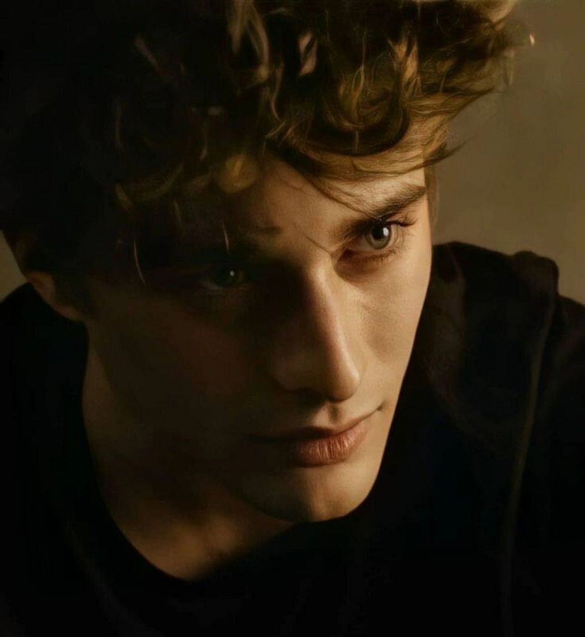 《冈特家族:伏地魔的起源》伏地魔扮演者史上最帅伏地魔法兰西雕塑级