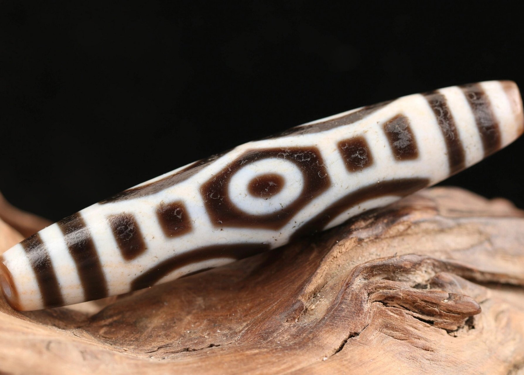 藏传传世至纯凤眼6眼天珠 藏传传世至纯凤眼6眼天珠 【藏品详述】:六