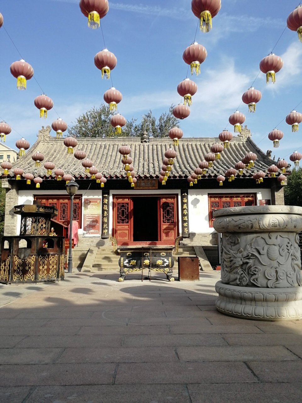 西山老君庙 身处西山老君庙,手捧黄帝内经书,心念金刚般若经,应无所住