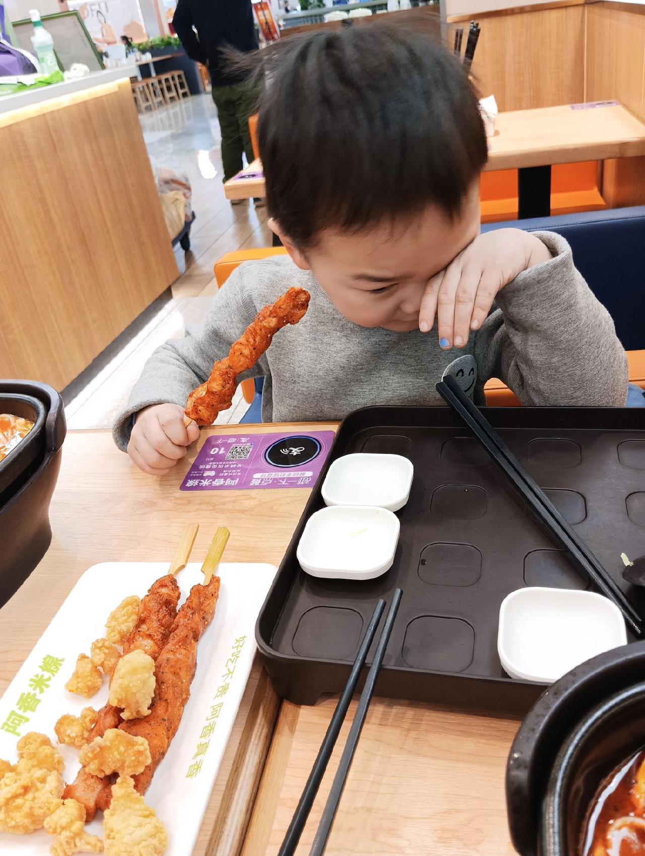 人生最重要的事就是干饭萌宝小吃货 人类幼崽 吃的真香 爱就是一起吃