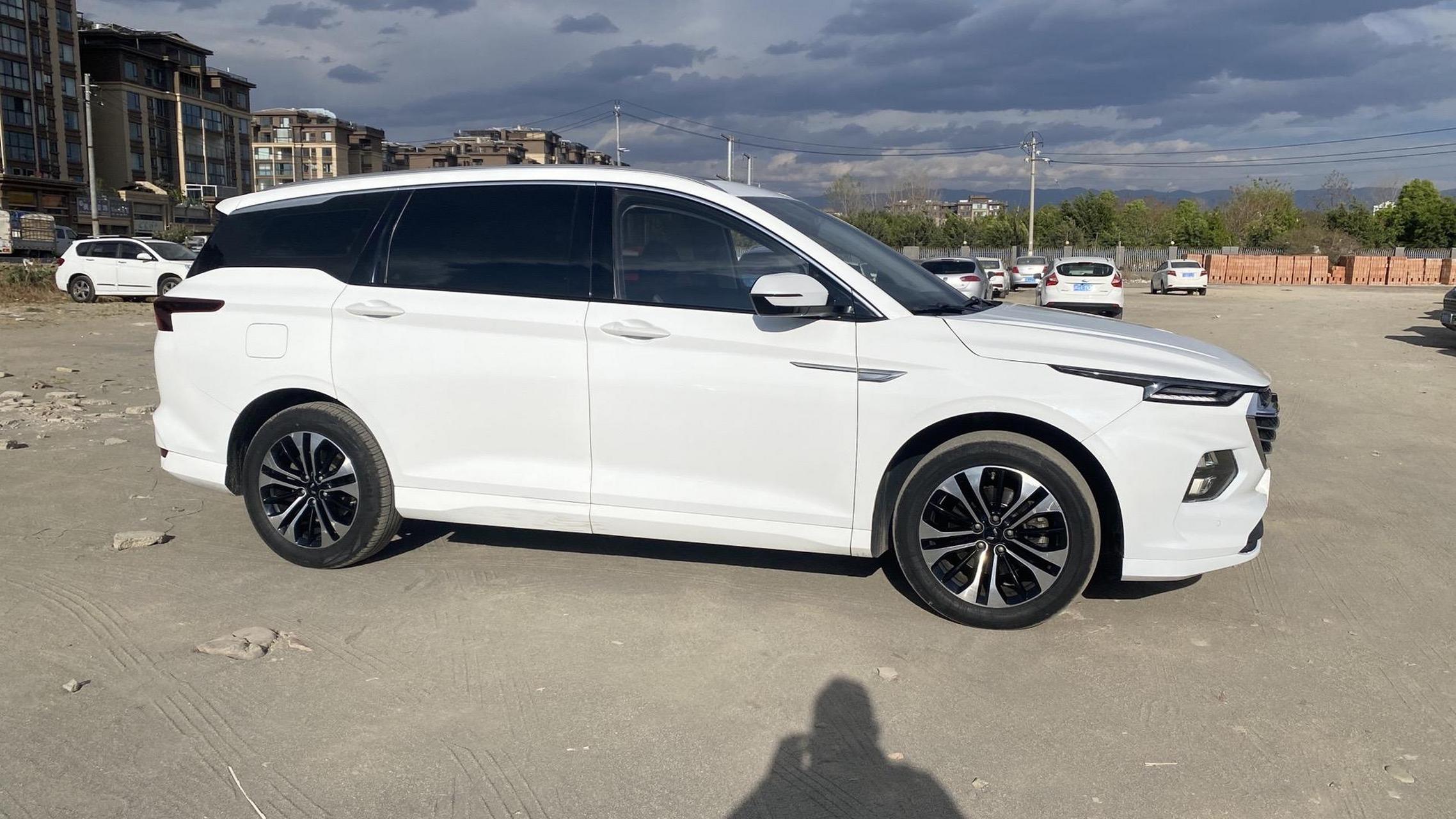 全款4万多,新到一台2021款五菱凯捷6坐商务越野车,自动挡带全景天窗