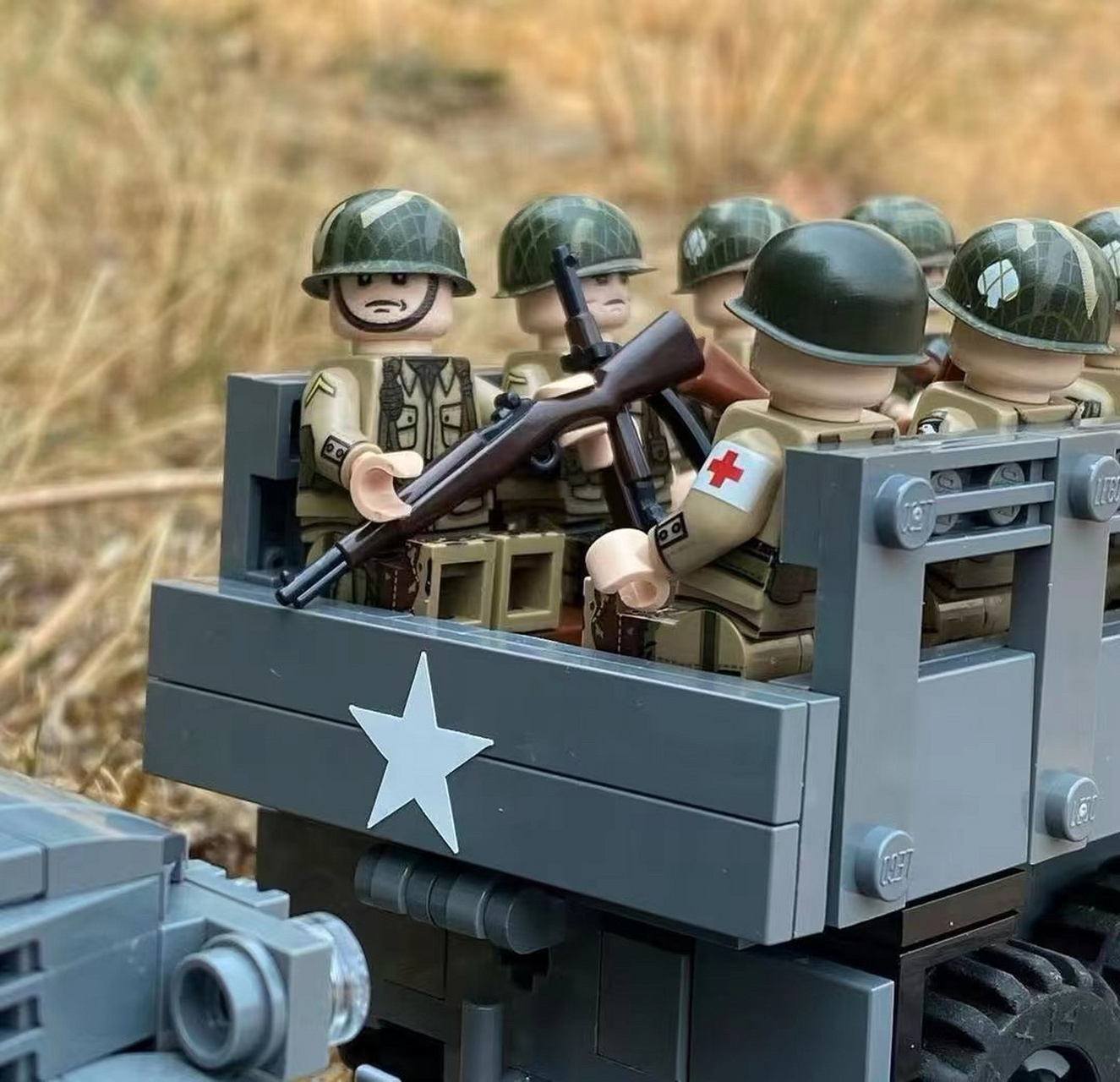 brickmania美剧兄弟连 e连 完美用乐高结合实景重修复刻了美剧兄弟连