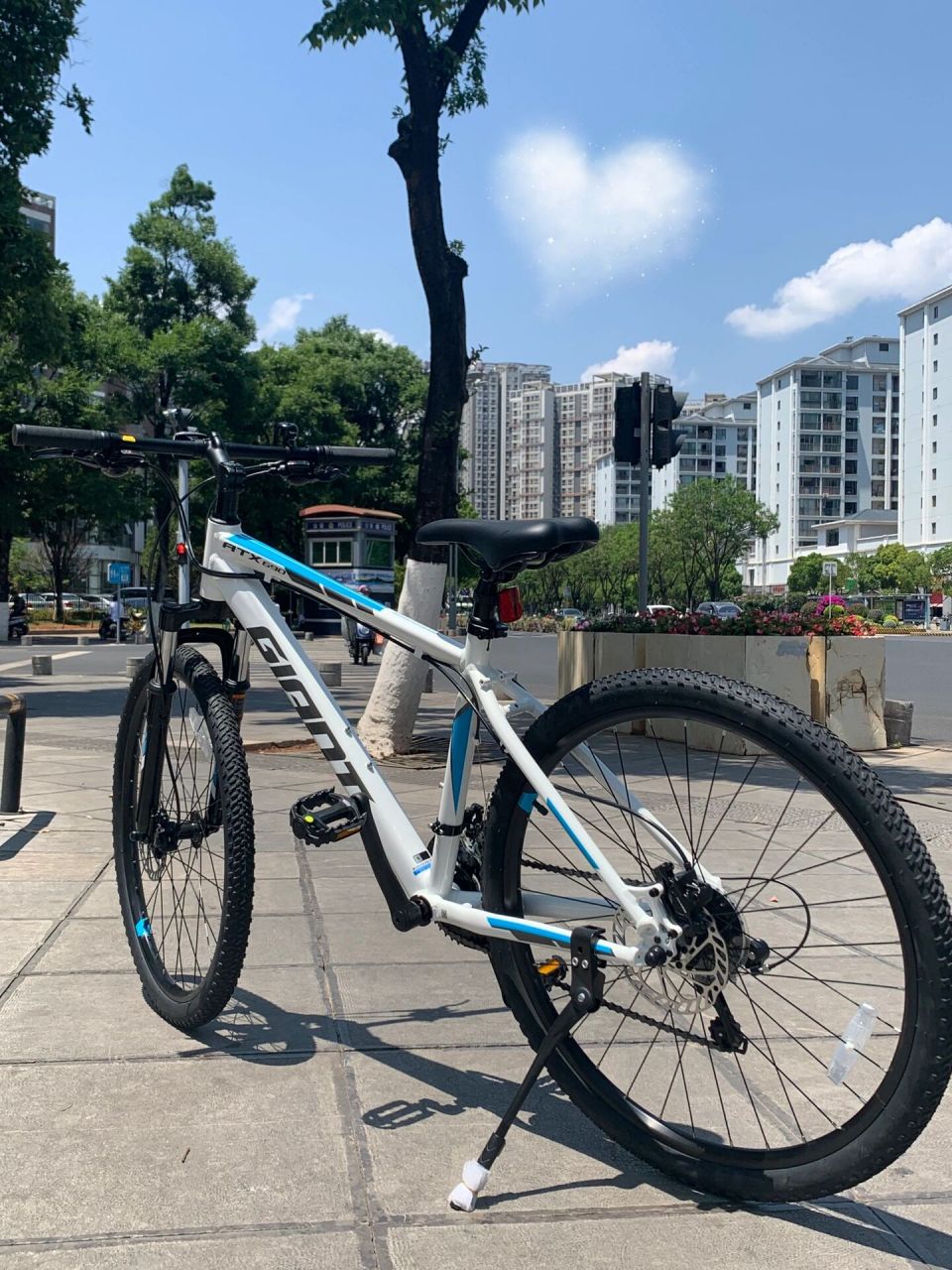 捷安特atx 69006   非常青春的配色,喜欢这个款的朋友可以到店看看