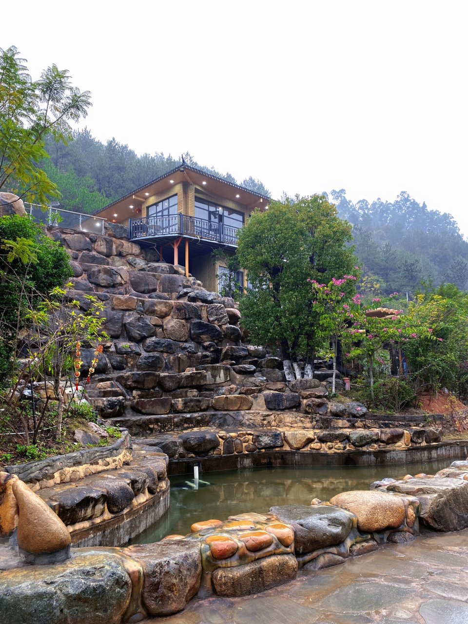 梅州的最后一站 来到了兴宁市叶塘镇的逍遥谷 来的路上还途径了几家