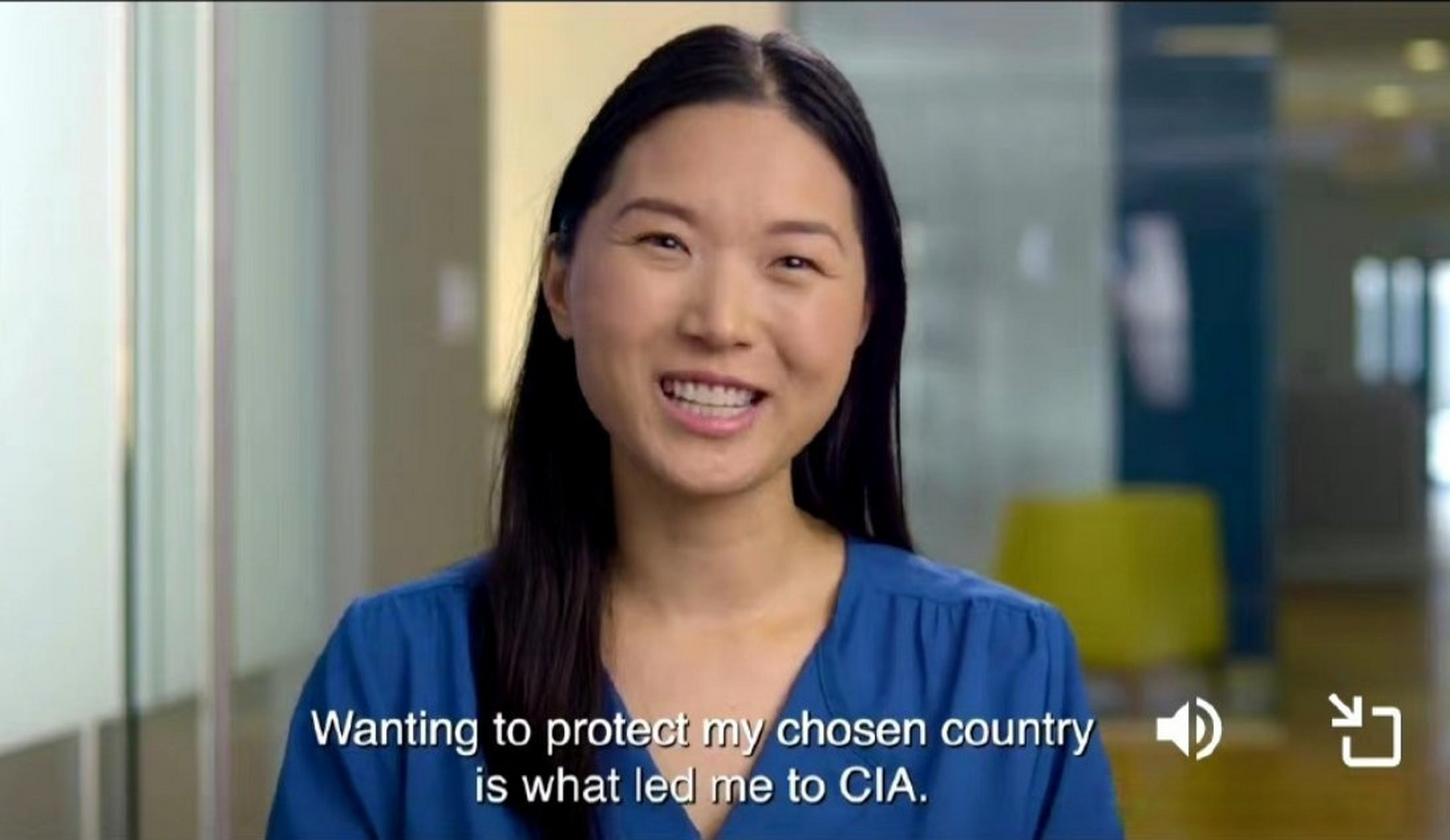 在这则广告中,cia直接让一位长相非常符合殖民审美的亚裔女性出镜