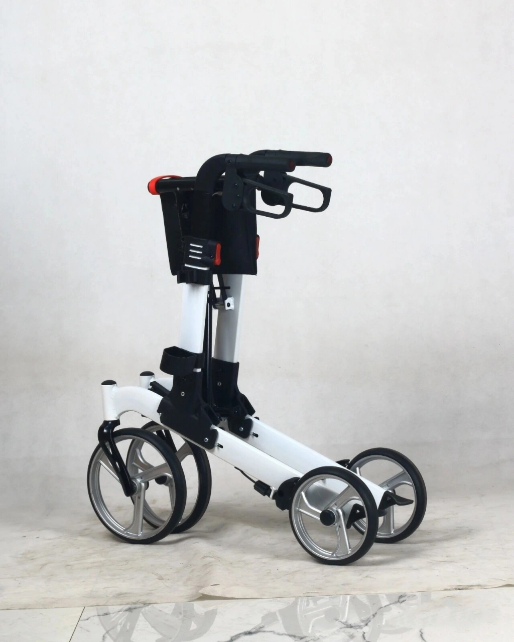 适老化辅具用品 老人四轮助行车 助行器  产品特点: 极便捷:极大的