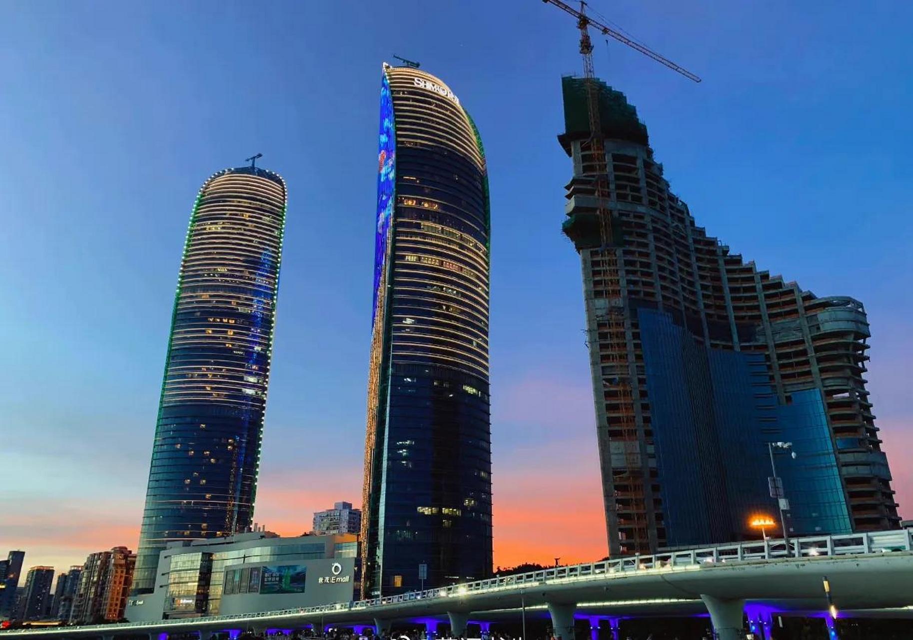 厦门第17栋200 米高楼,悦海湾酒店即将封顶看似欲与世贸试比高,其实
