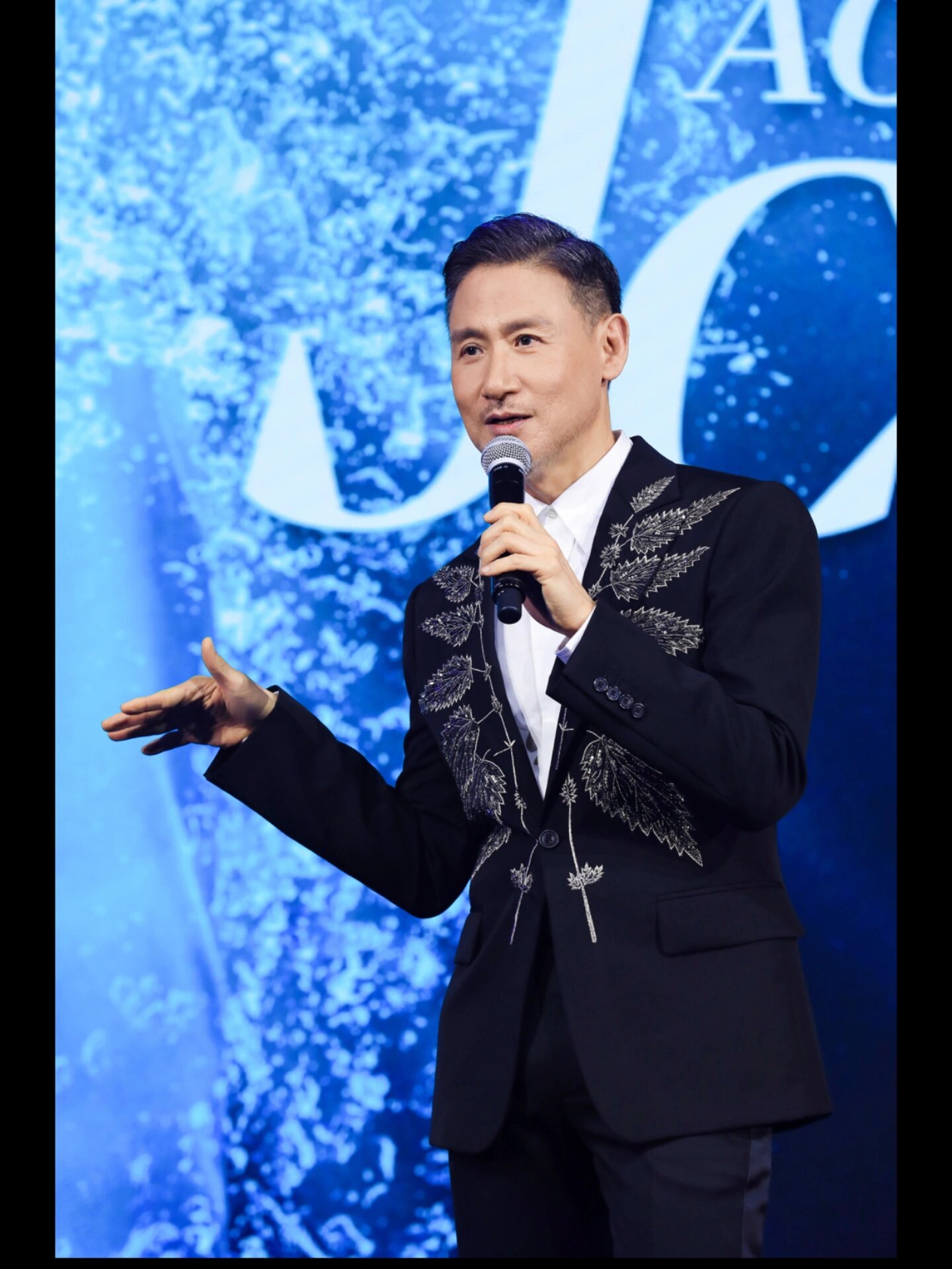 张学友由今年6月开始展开《张学友60 世界巡回演唱会》,今日(10月17