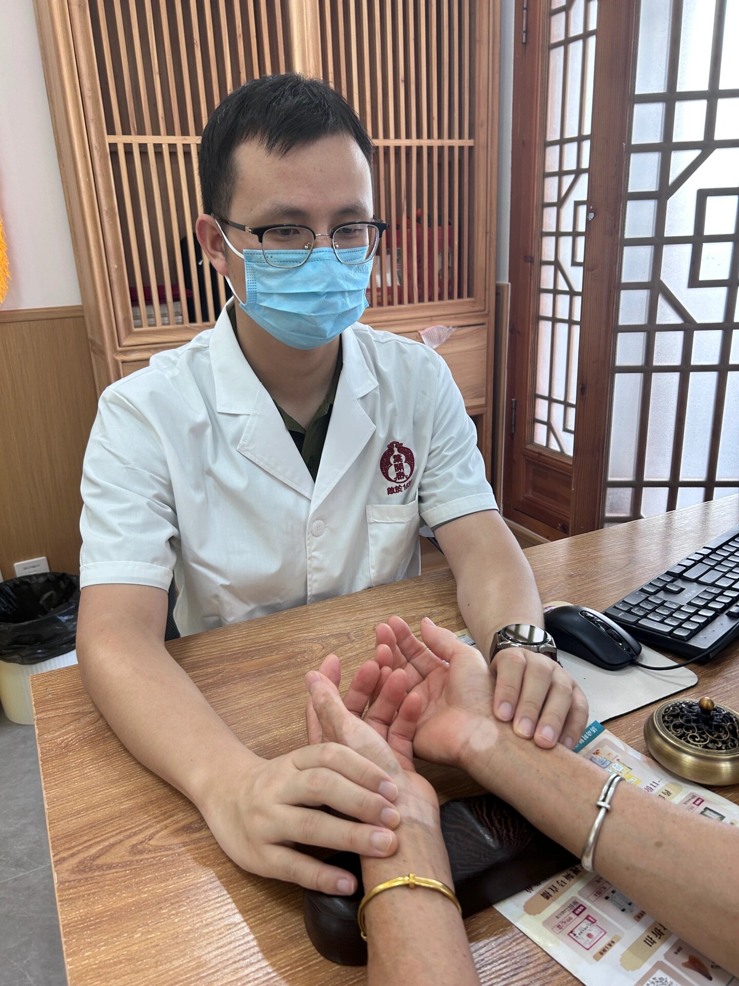 关于中国中医科学院眼科医院全程代诊含挂号院内杂事全程包办,不用自己费心的信息 关于中国中医科学院眼科医院全程代诊含挂号院内杂事全程包办,不用自己费心的信息