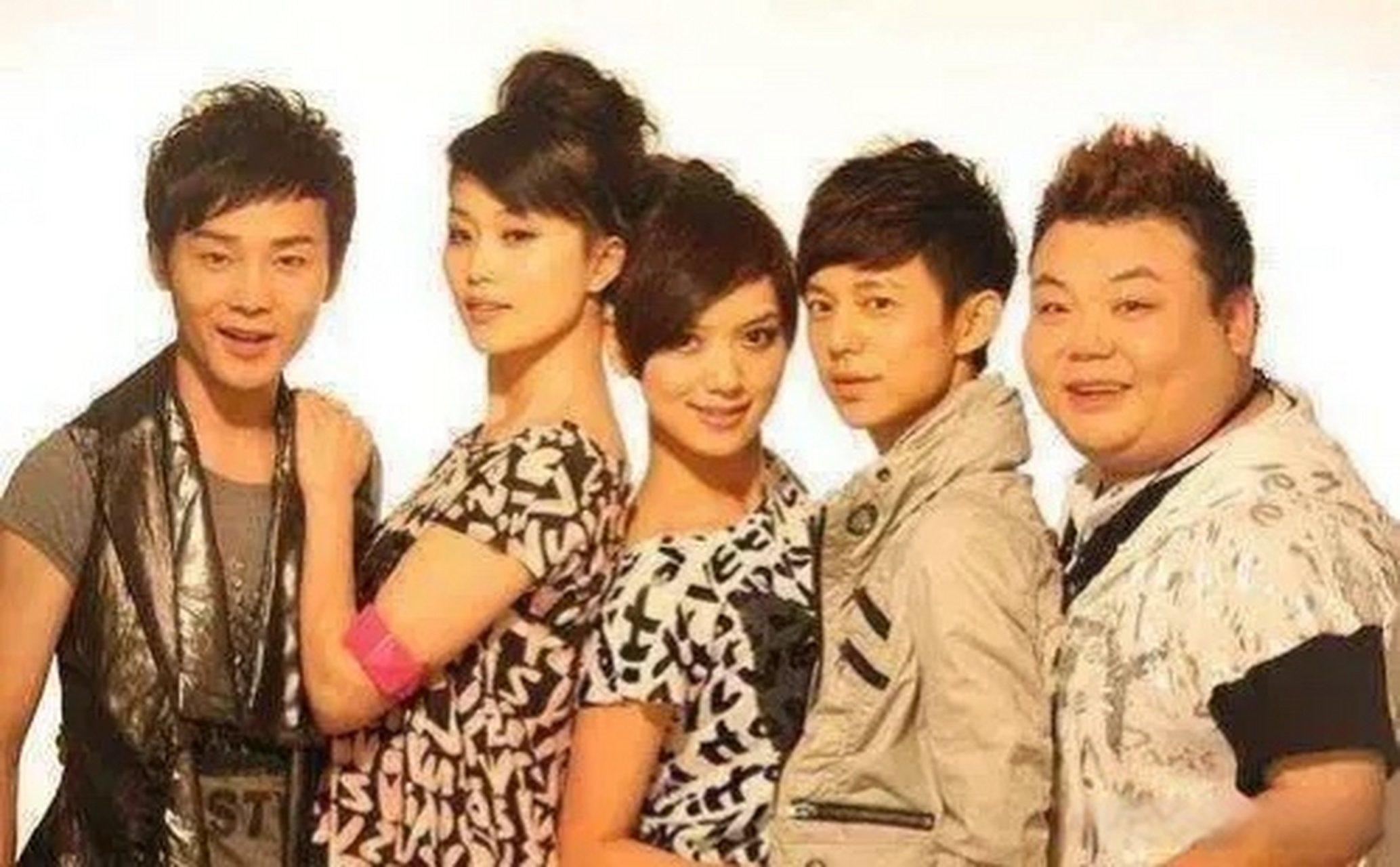 刘恺威的新女友原来就是超级乐八点的主持人李晓峰.