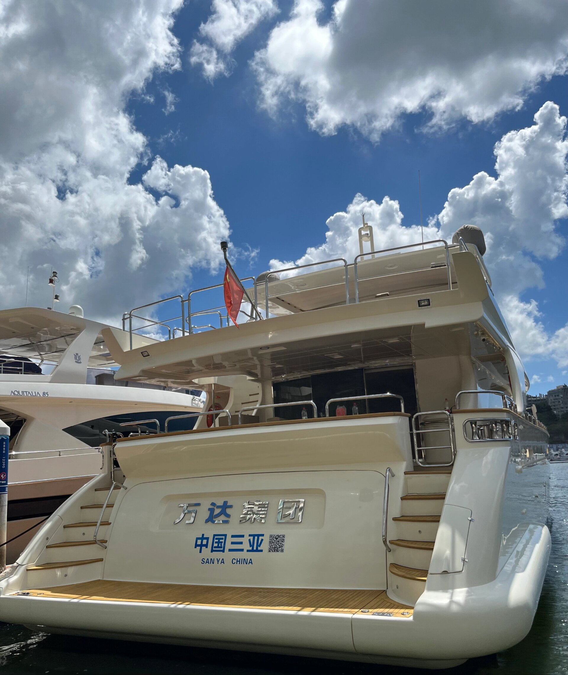 王思聪私人游艇万达3号 三亚顶奢游艇万达3号接受预订,造价1.