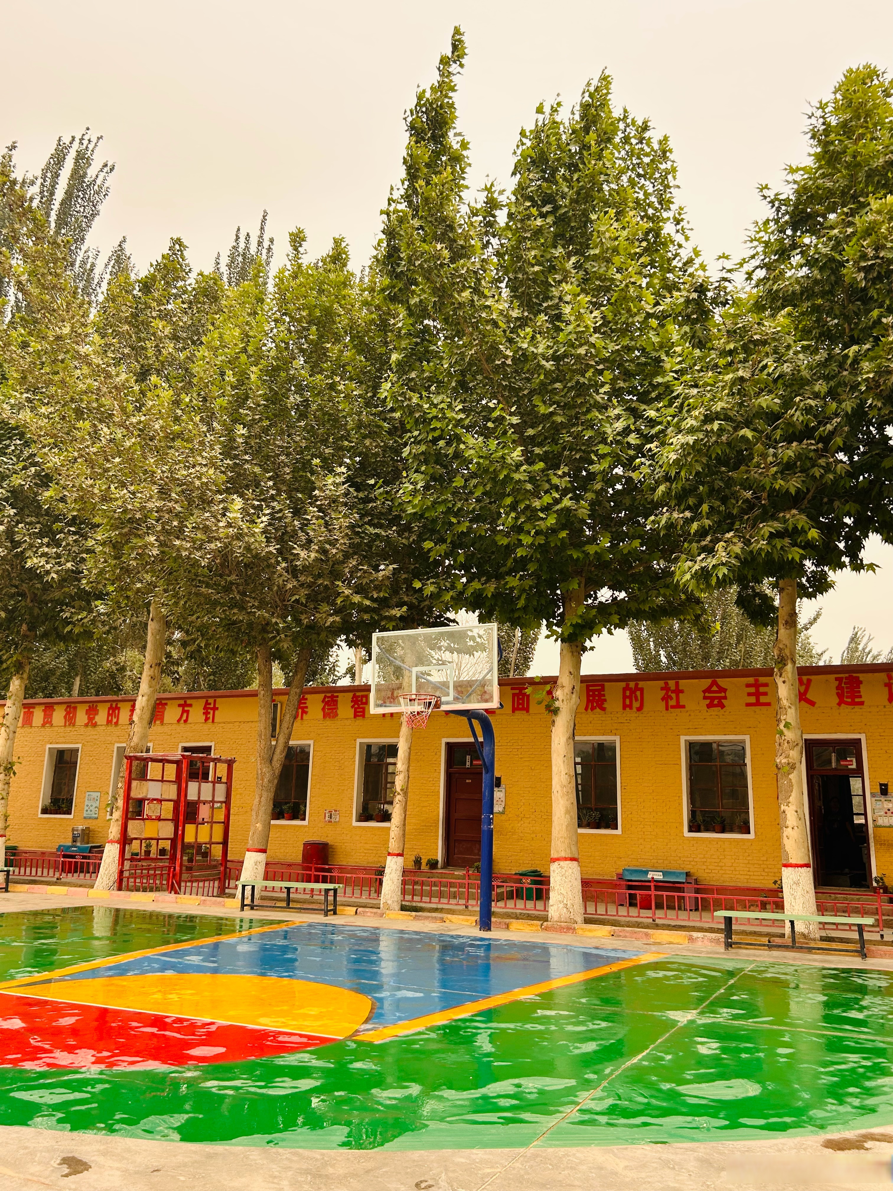 这里是#和田# 坎其艾日克村的一所学校