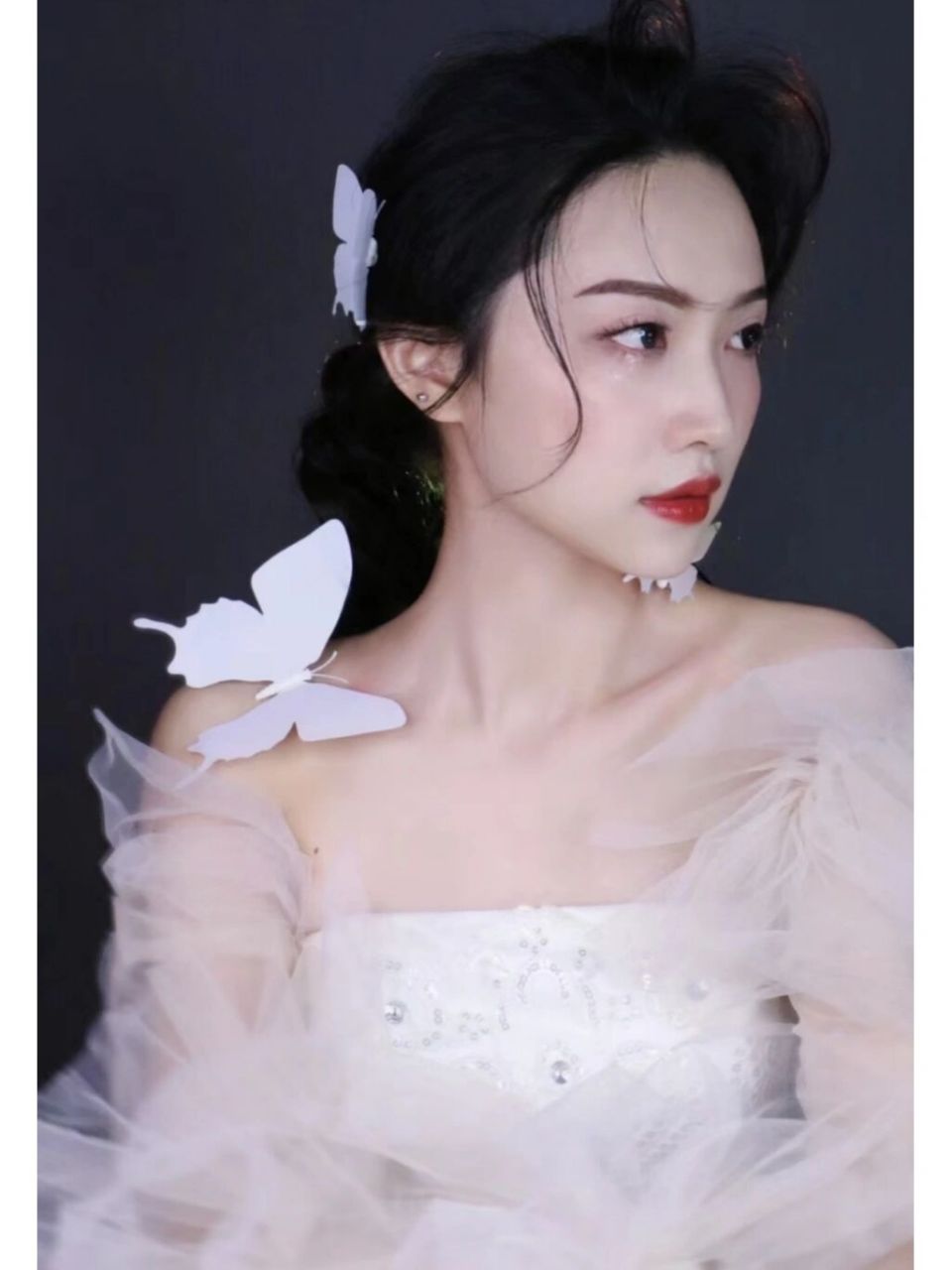 日系裸妆新娘妆96分享 裸妆的"裸"字并非"裸露",完全不化妆的意思