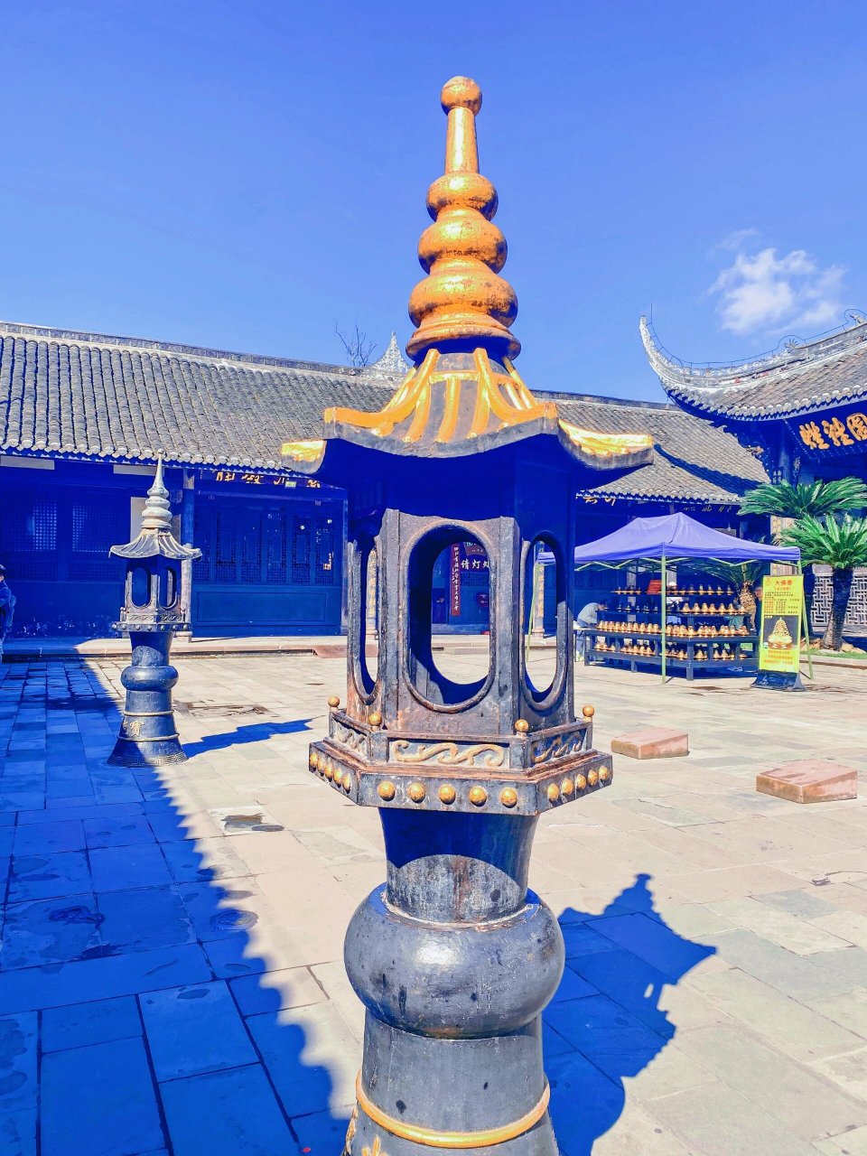 游新都宝光,数神秘罗汉   在成都北郊的新都区,有一座非常出名的寺庙