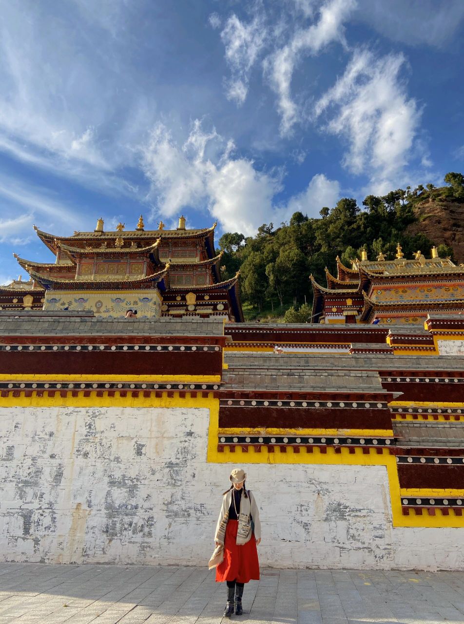 甘南郎木寺藏传佛教胜地 甘南郎木寺值得来.雨后6点上山进寺.