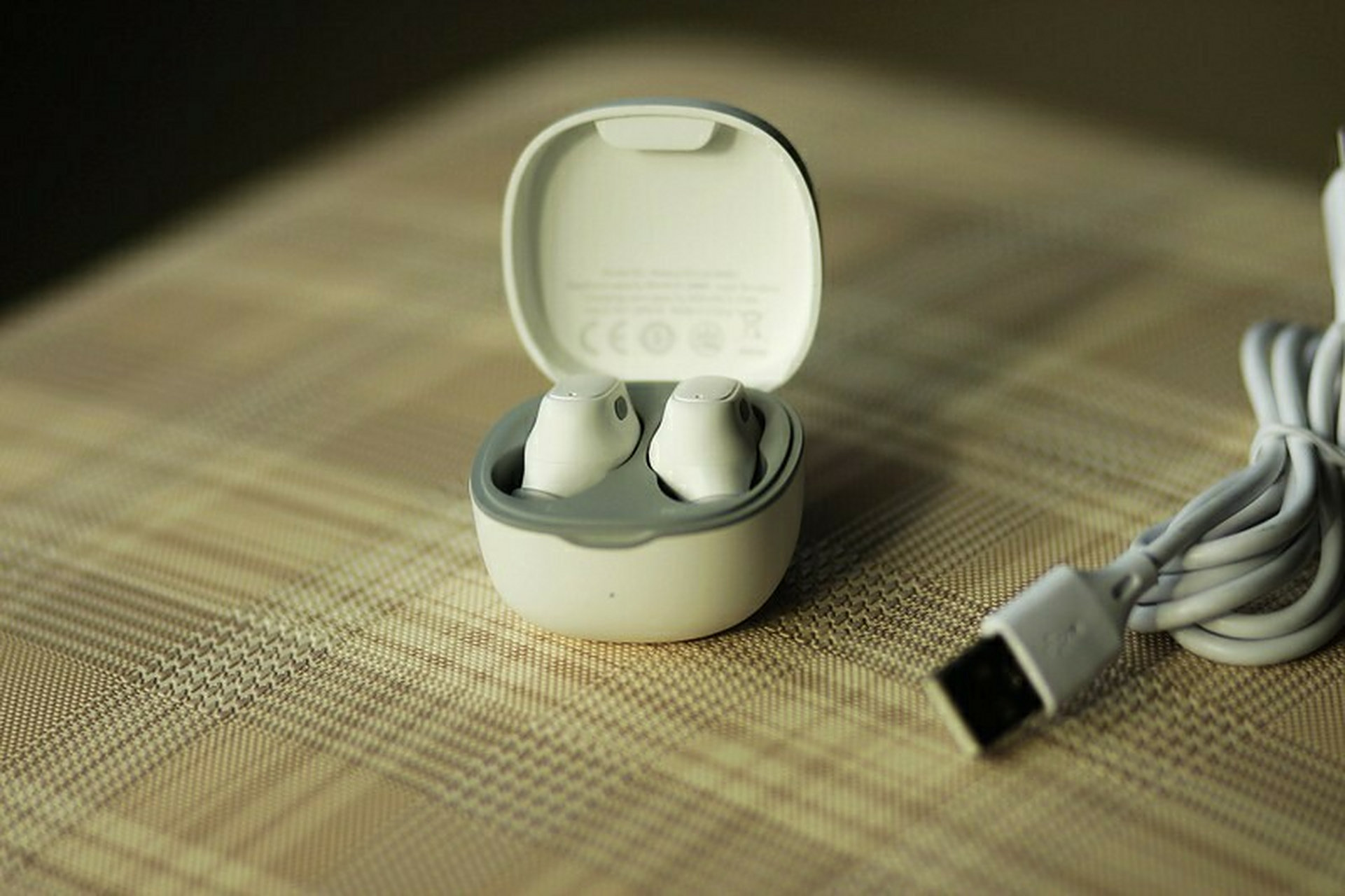 bbseus倍思wm01,其内置pu复合振膜重低音单元,使得音质表现上立体感更