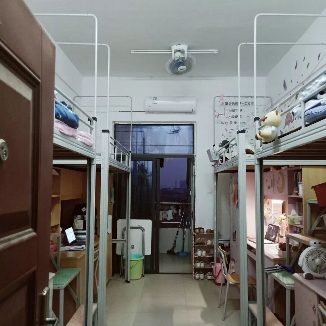 专科学校|9393关于学校宿舍情况 四人间,上床下桌,有独卫有阳台.