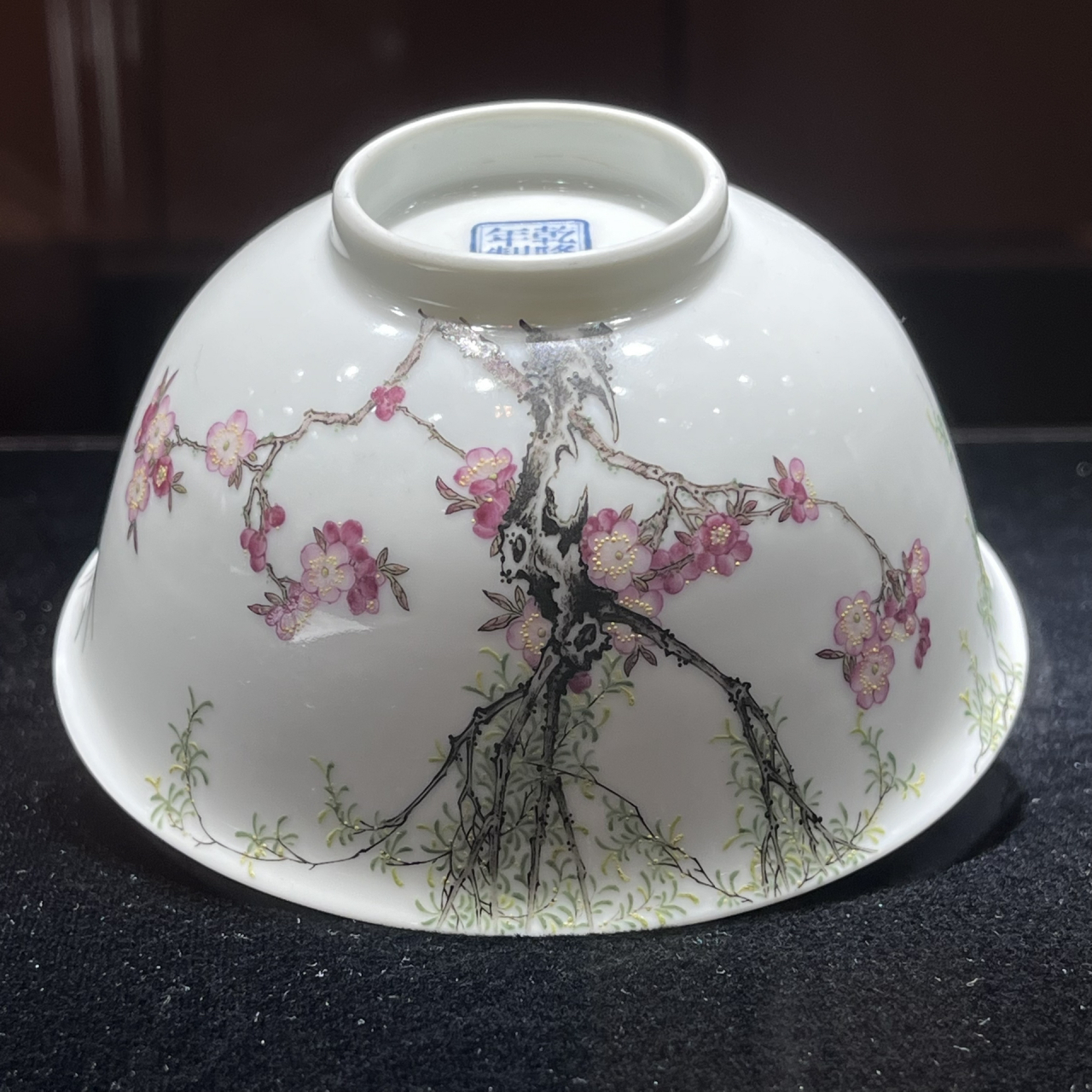 清乾隆·御制珐琅彩杏林春燕图碗2亿 底足《乾隆年制》蓝料款 直径