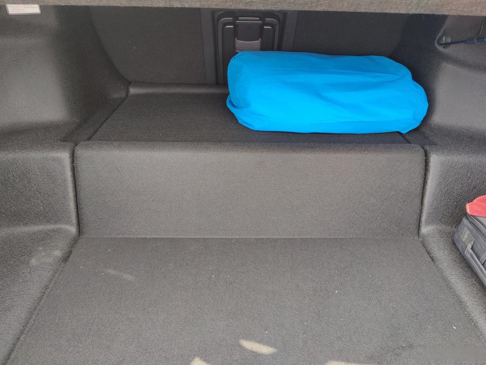 用5张图片来让你看看,全新雅阁e:phev插混版的后备箱有多么让人尴尬!