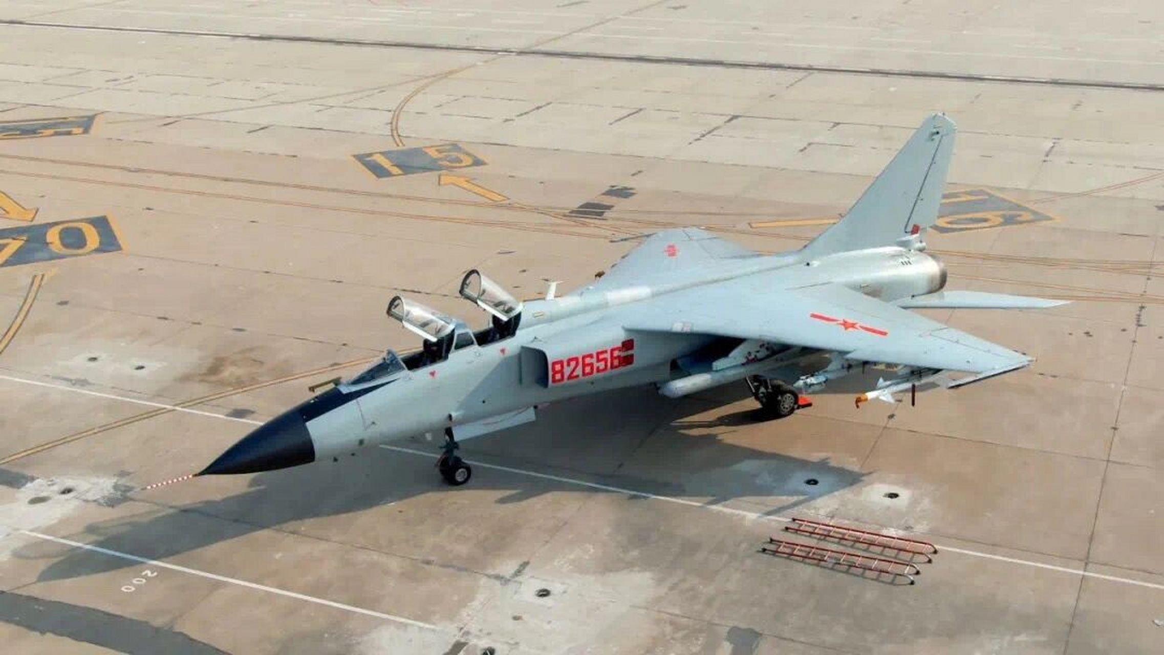 歼轰-7 战斗轰炸机 飞豹