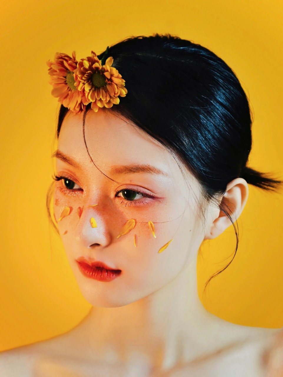 92橘色调 花瓣 =日杂风创意妆面                	 妆造