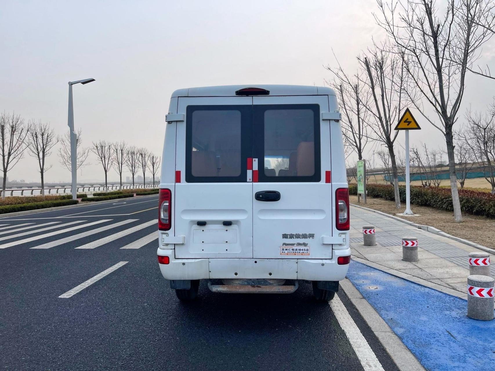 2015年上牌依维柯新款宝迪,进口2.