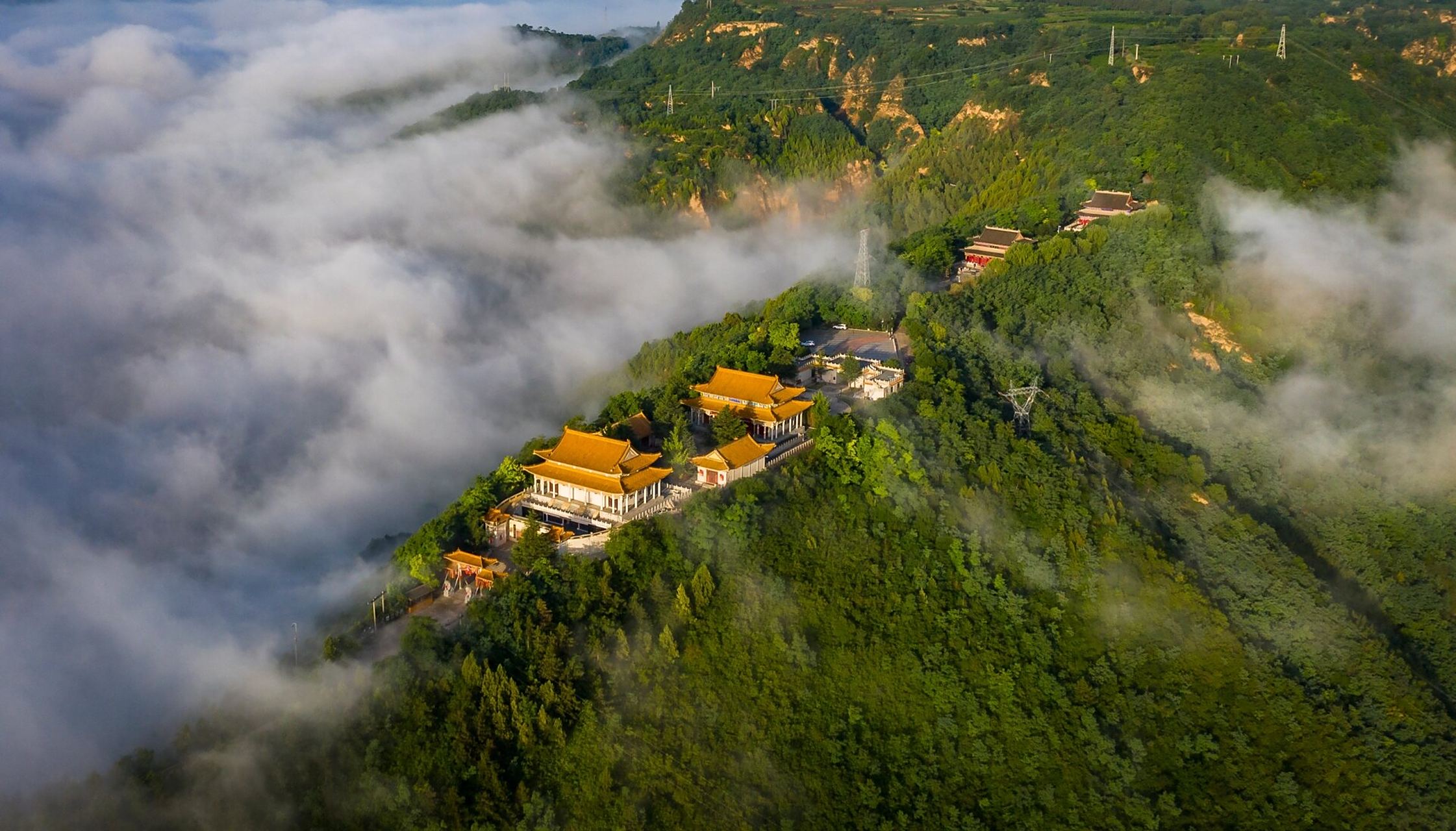 故乡的原风景:西王母宫山 西王母宫位于中国丝绸古道甘肃泾川县城以西