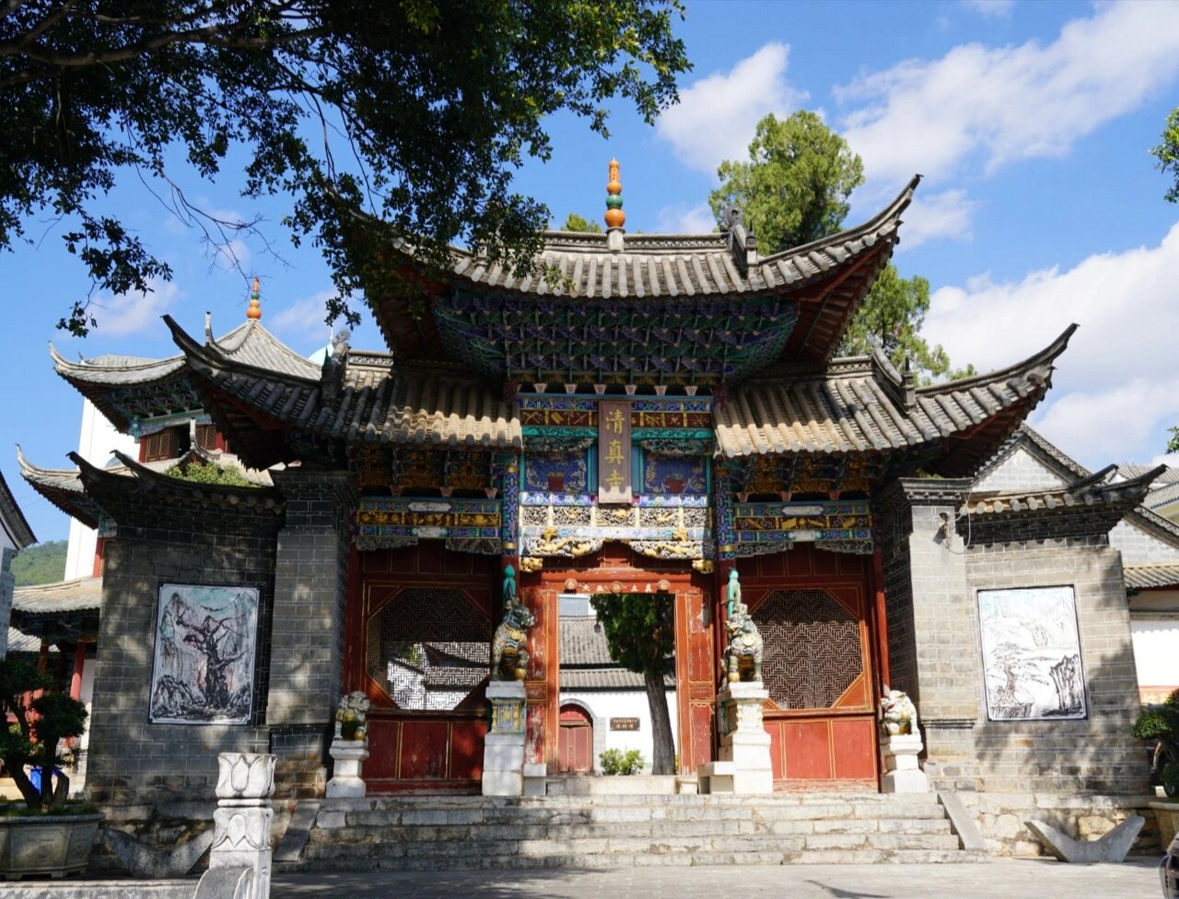 云南,开远大庄清真寺大门