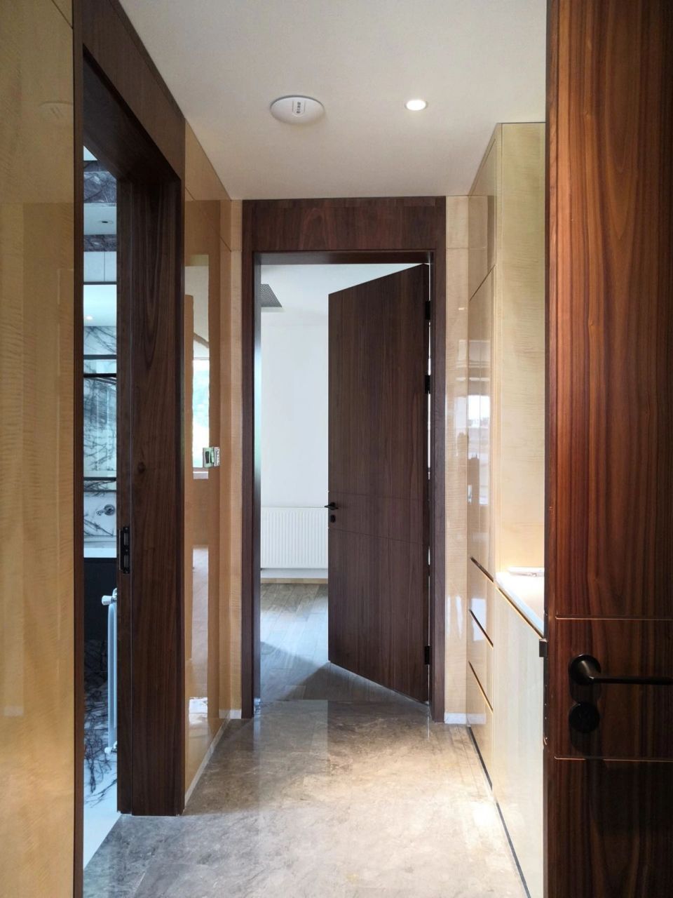 房门门洞不到顶,想要效果好还可以上加楣板瞬间大气,尤其是同空间的