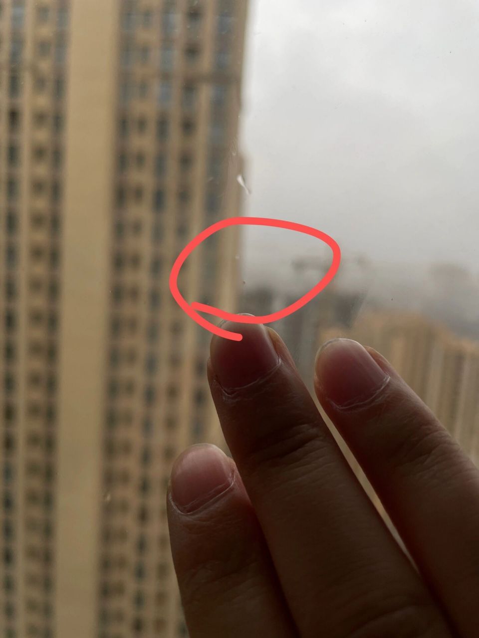 断桥铝钢化玻璃气泡 诸事不利啊,断桥铝窗户又踩坑,钢化玻璃有气泡