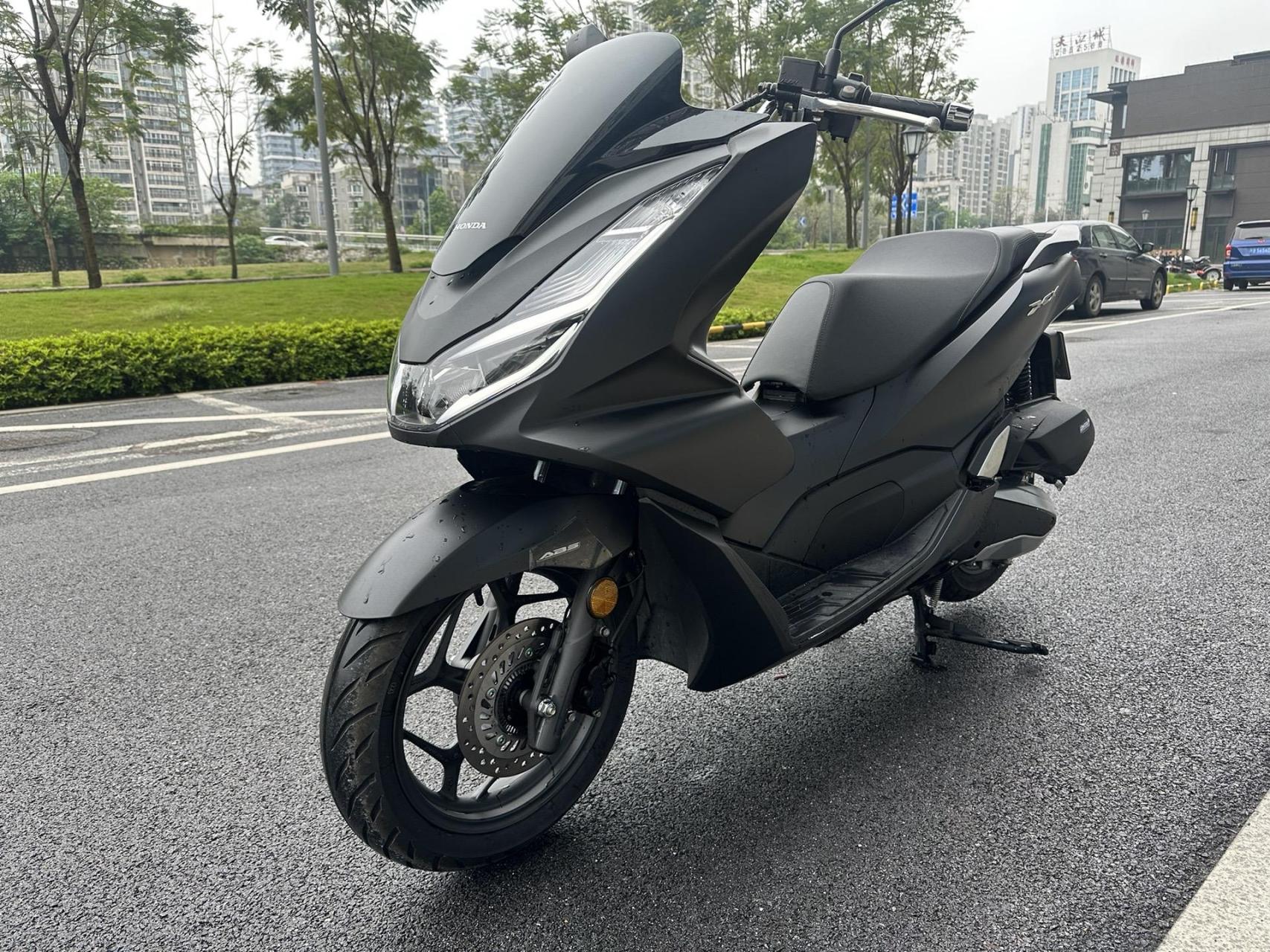 本田160pcx,首保刚做,罕见一手,仅仅行驶了1085公里,洗干净和新车没