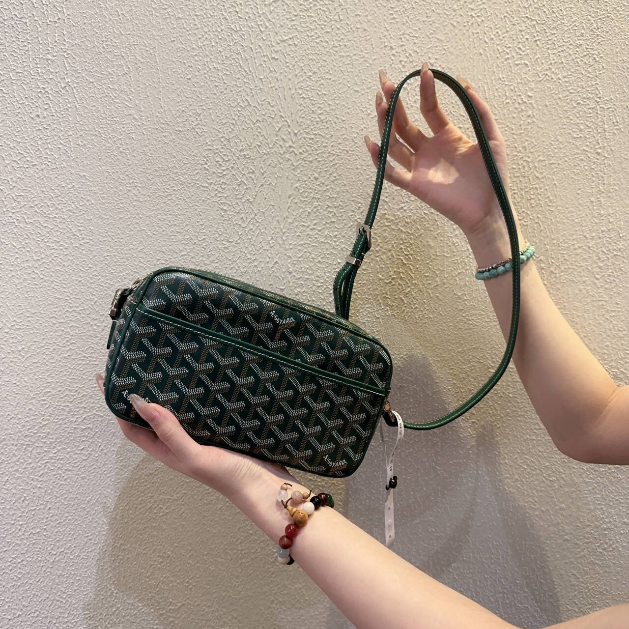 goyard戈雅相机包 绿色 绿色是狗牙最经典的颜色 这款相机包男女都能
