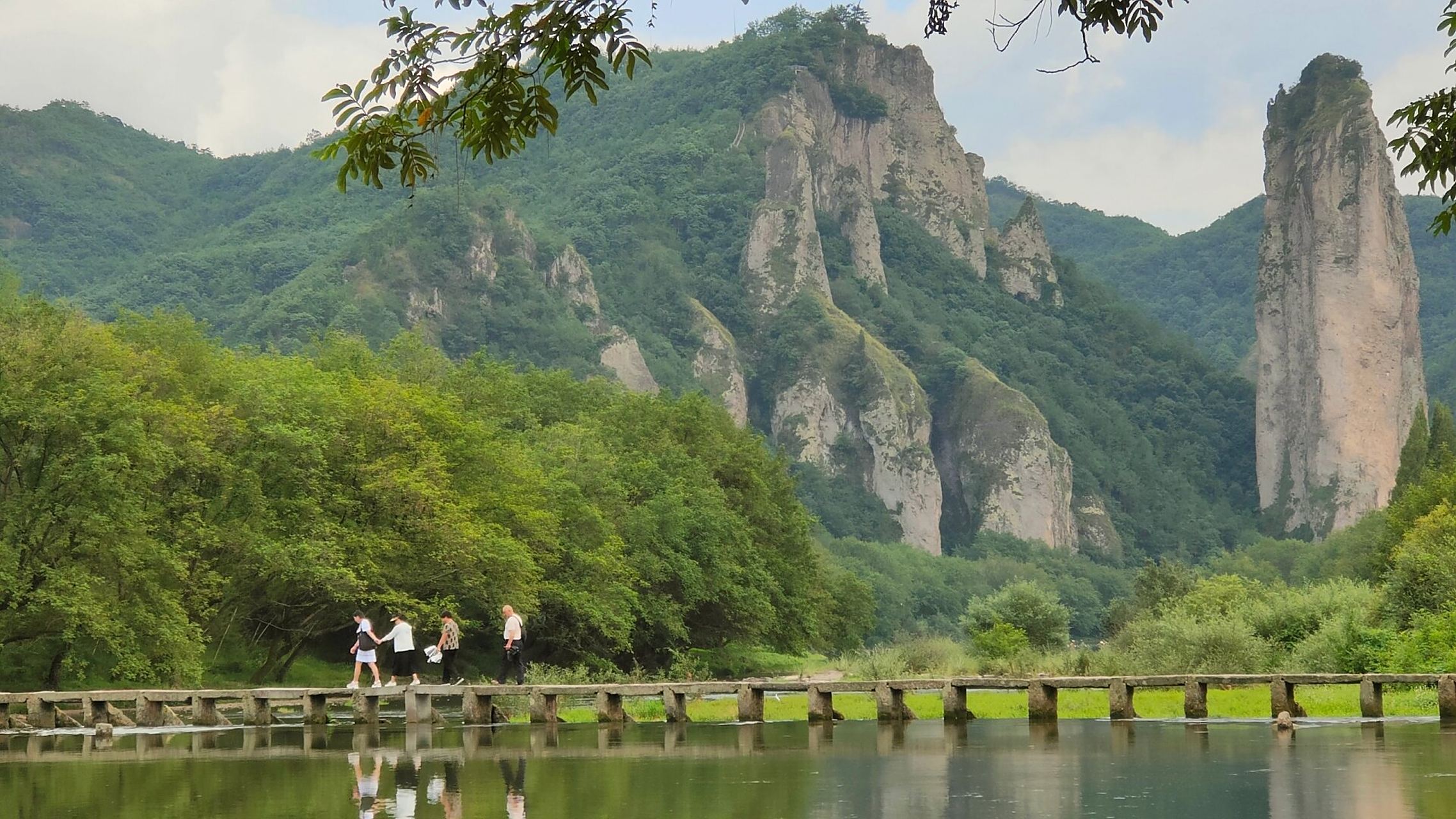 缙云仙都旅游攻略 推荐游玩景点: 1.