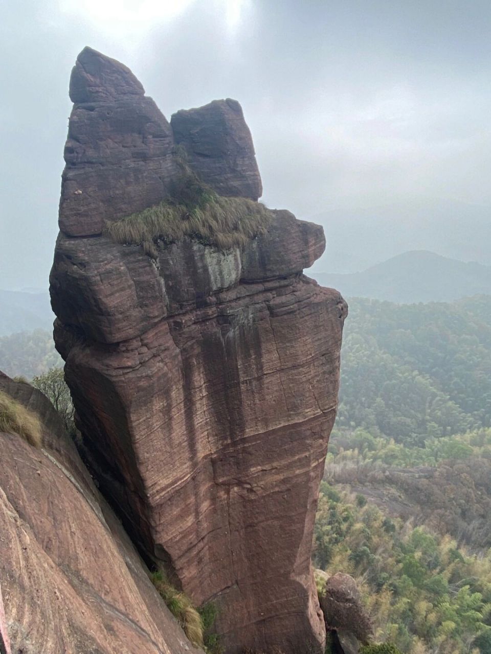 龟峰景区(一) 江西省弋阳县龟峰风景名胜区:这里的山体也是典型的丹霞