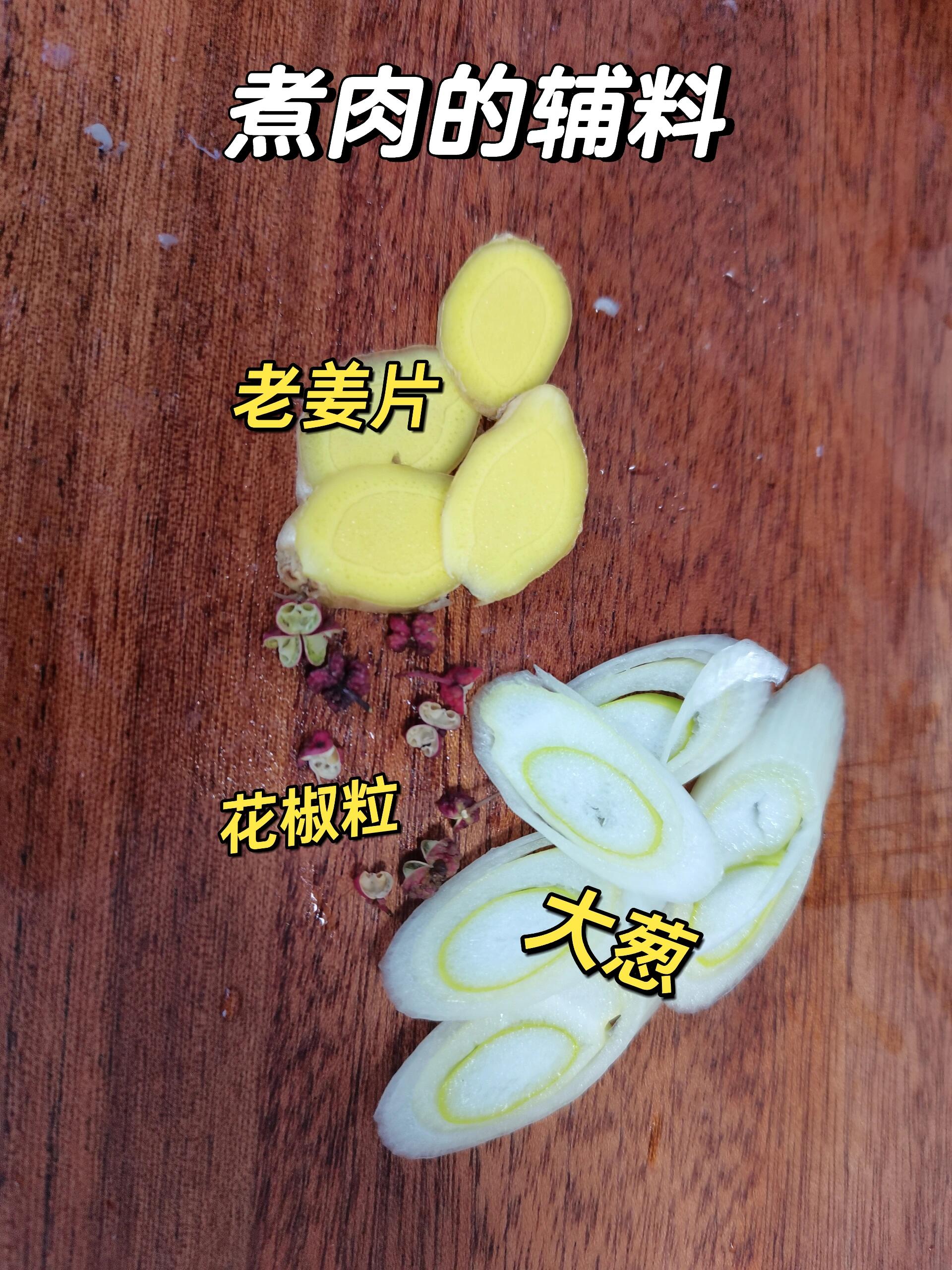 蒜苗炖肉图片