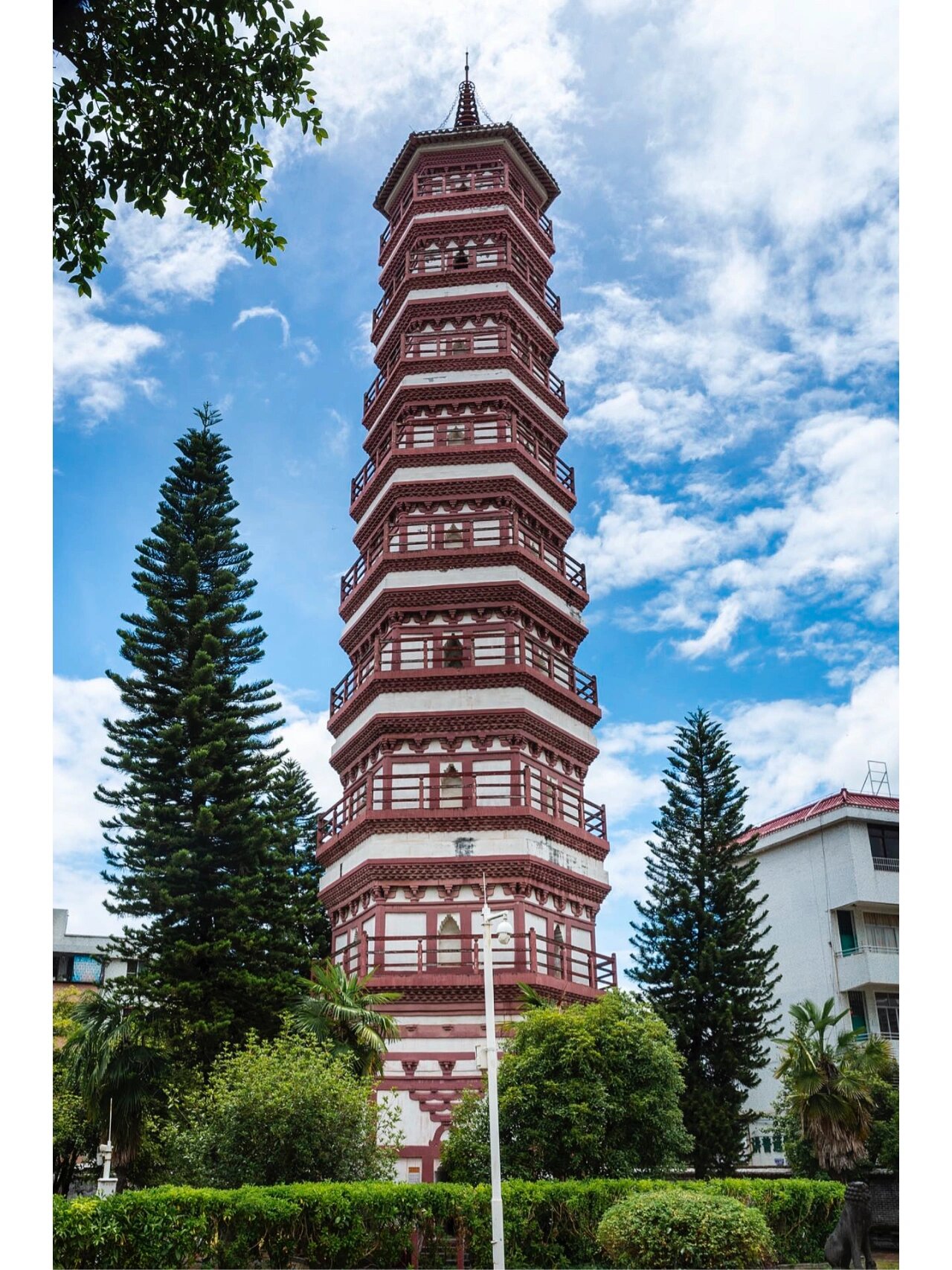 中国的比萨斜塔 广东连州慧光塔(寺庙390) 慧光寺位于连州市区慧光路