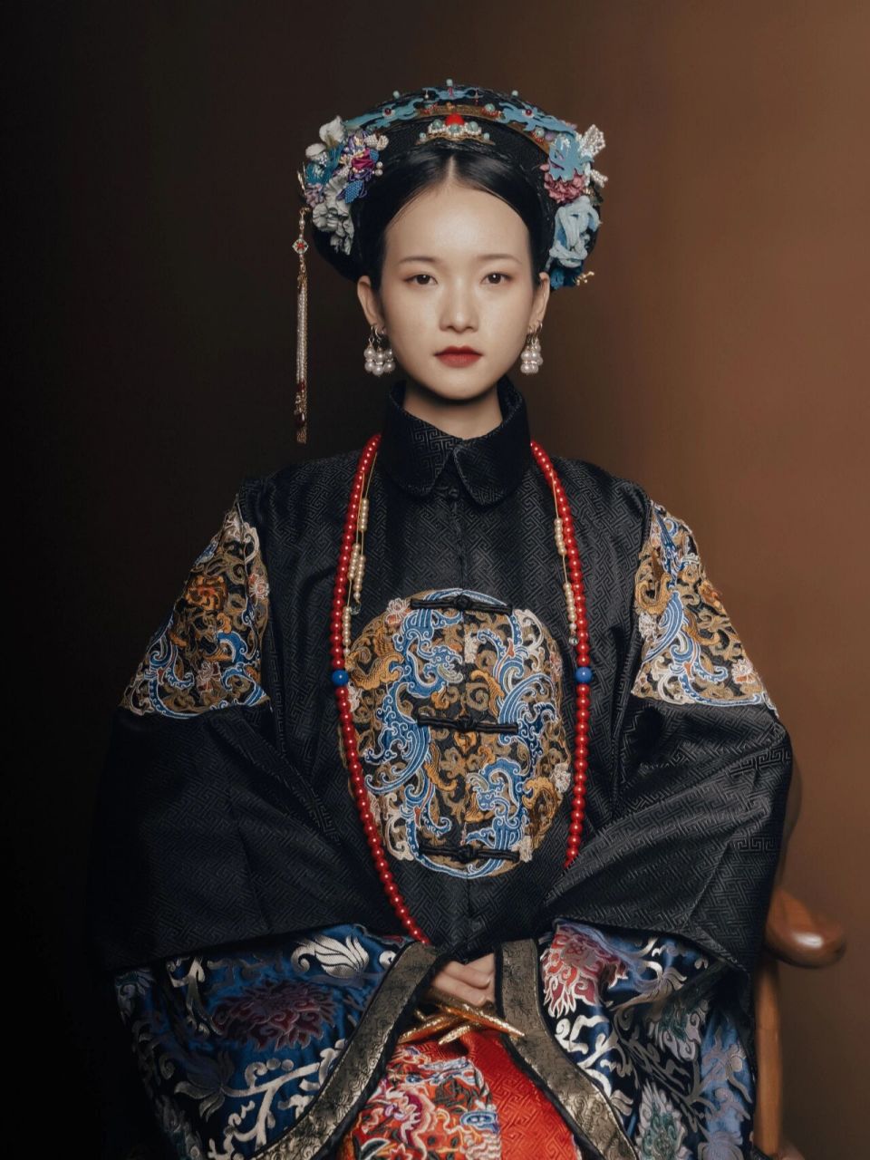 满族| 善骑射,一耳三钳,重礼仪的少数民族 8215这套服装是清宫